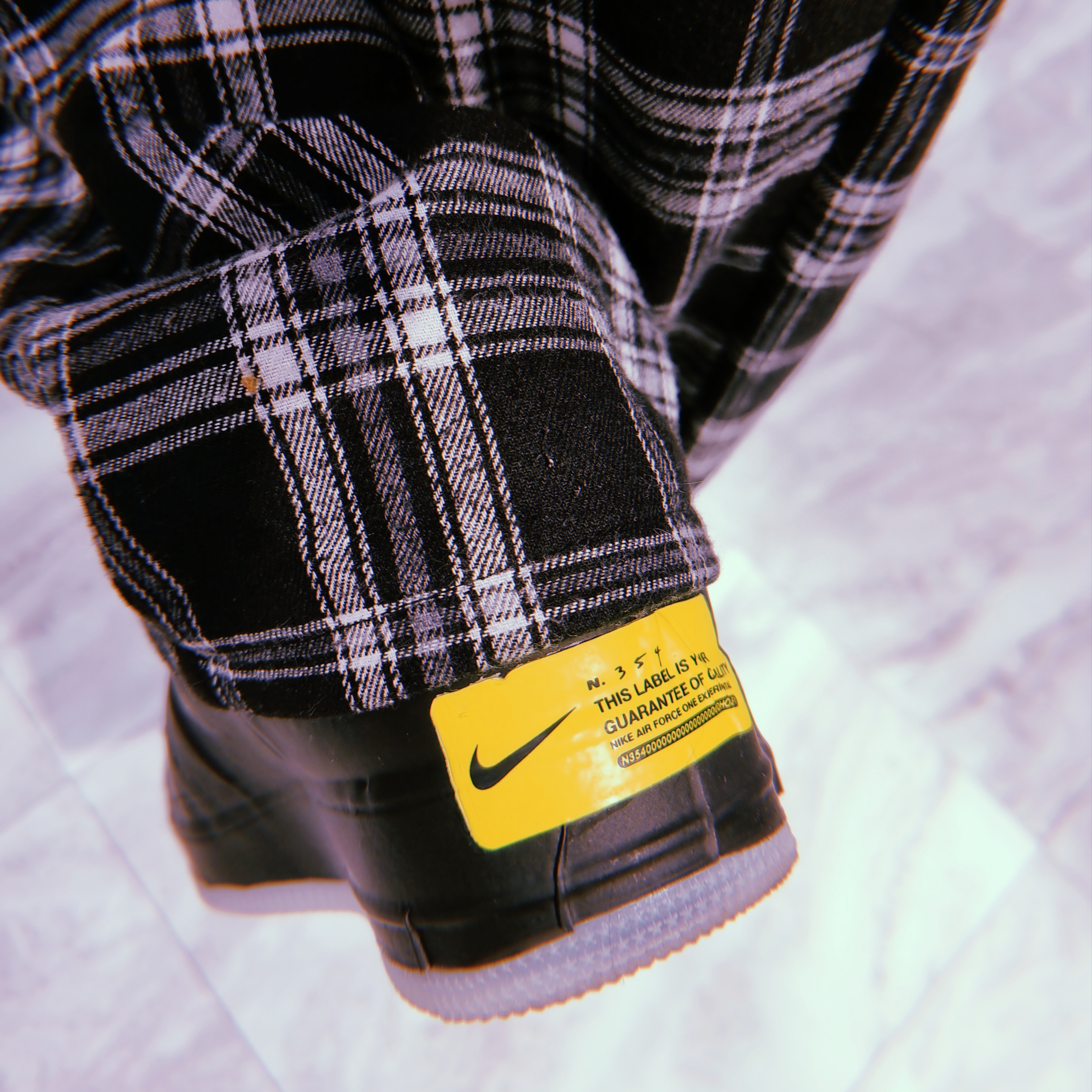 Nike Air Force 1 Low Experimental Black Olive Aura 착용 스타일 - 3