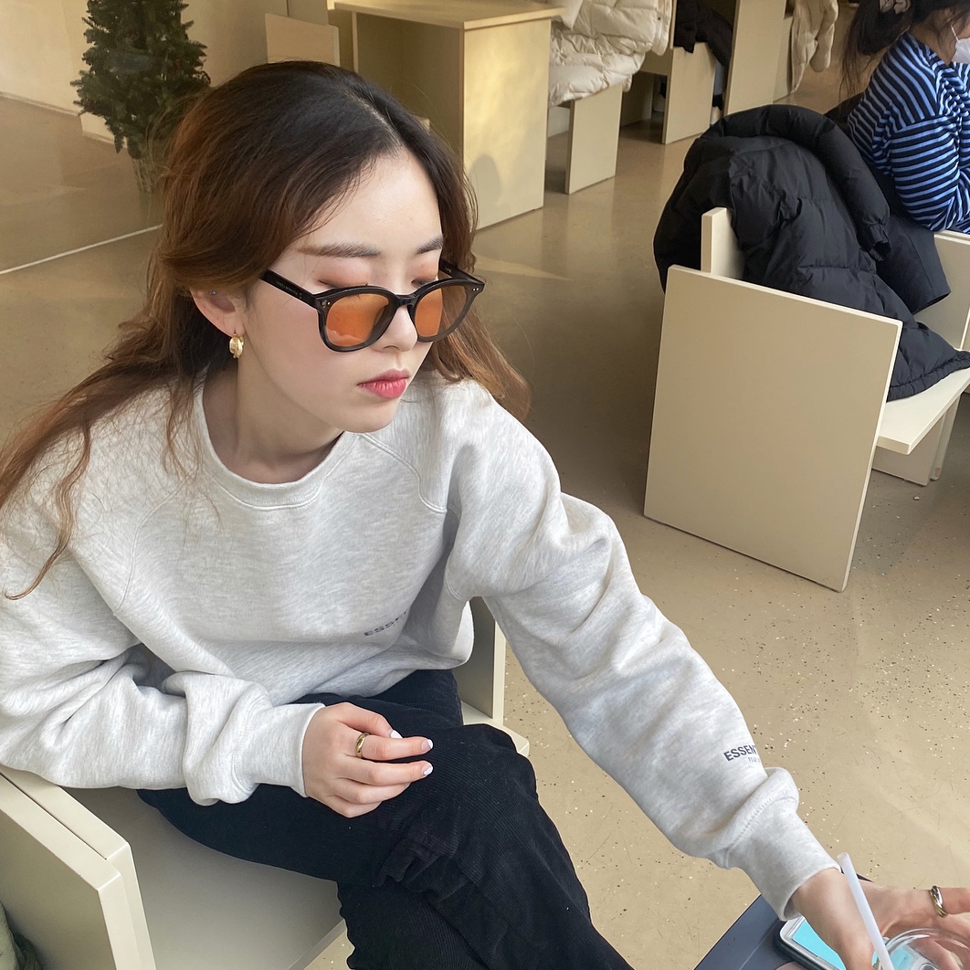 Essentials The Core Collection Pullover Crewneck Oatmeal 착용 스타일