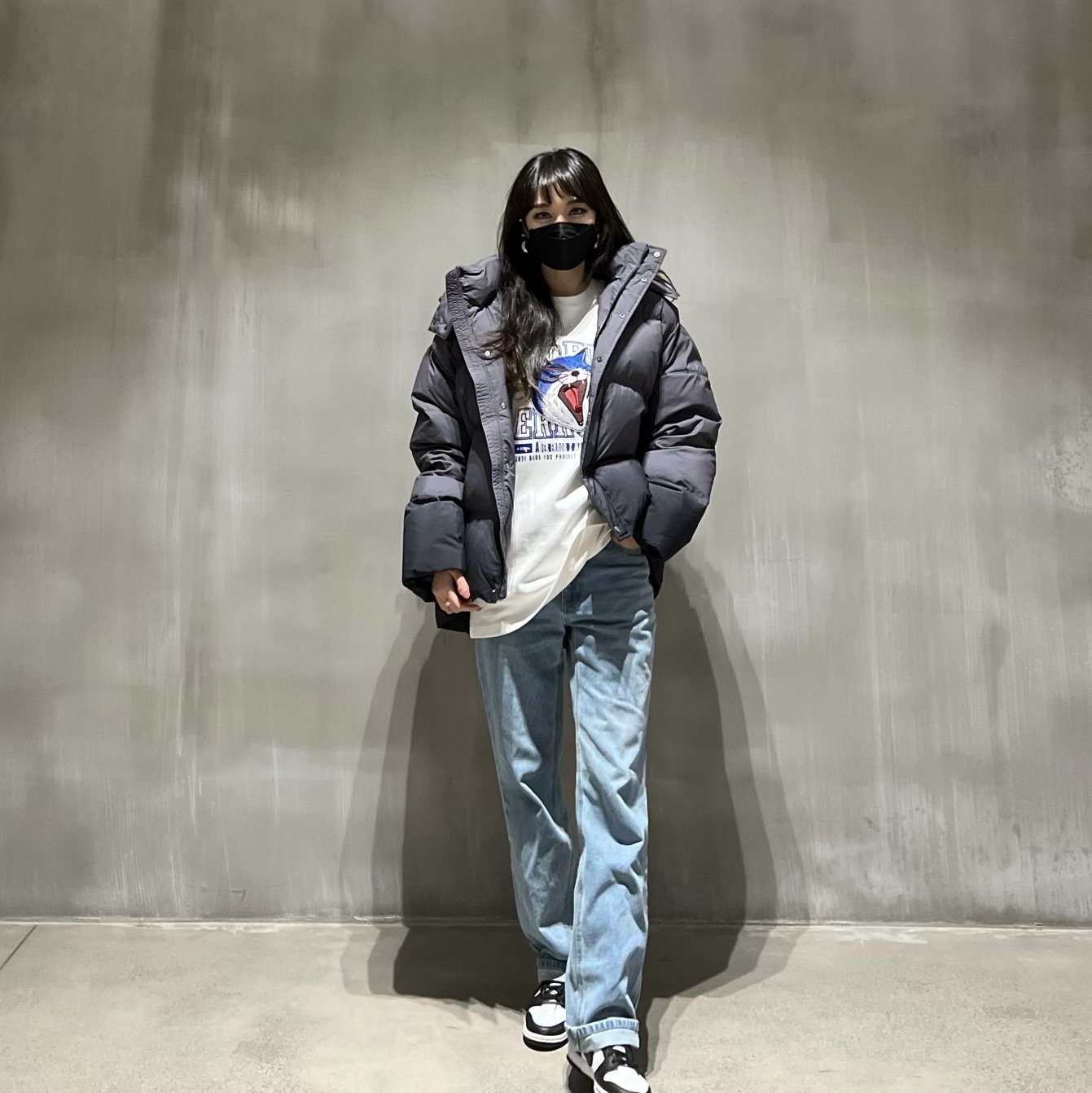 Zara x Ader Error Puffer Jacket Grey, Maison Kitsune x Ader Error Yawn Fox T-Shirt Off White 착용 스타일 - 2