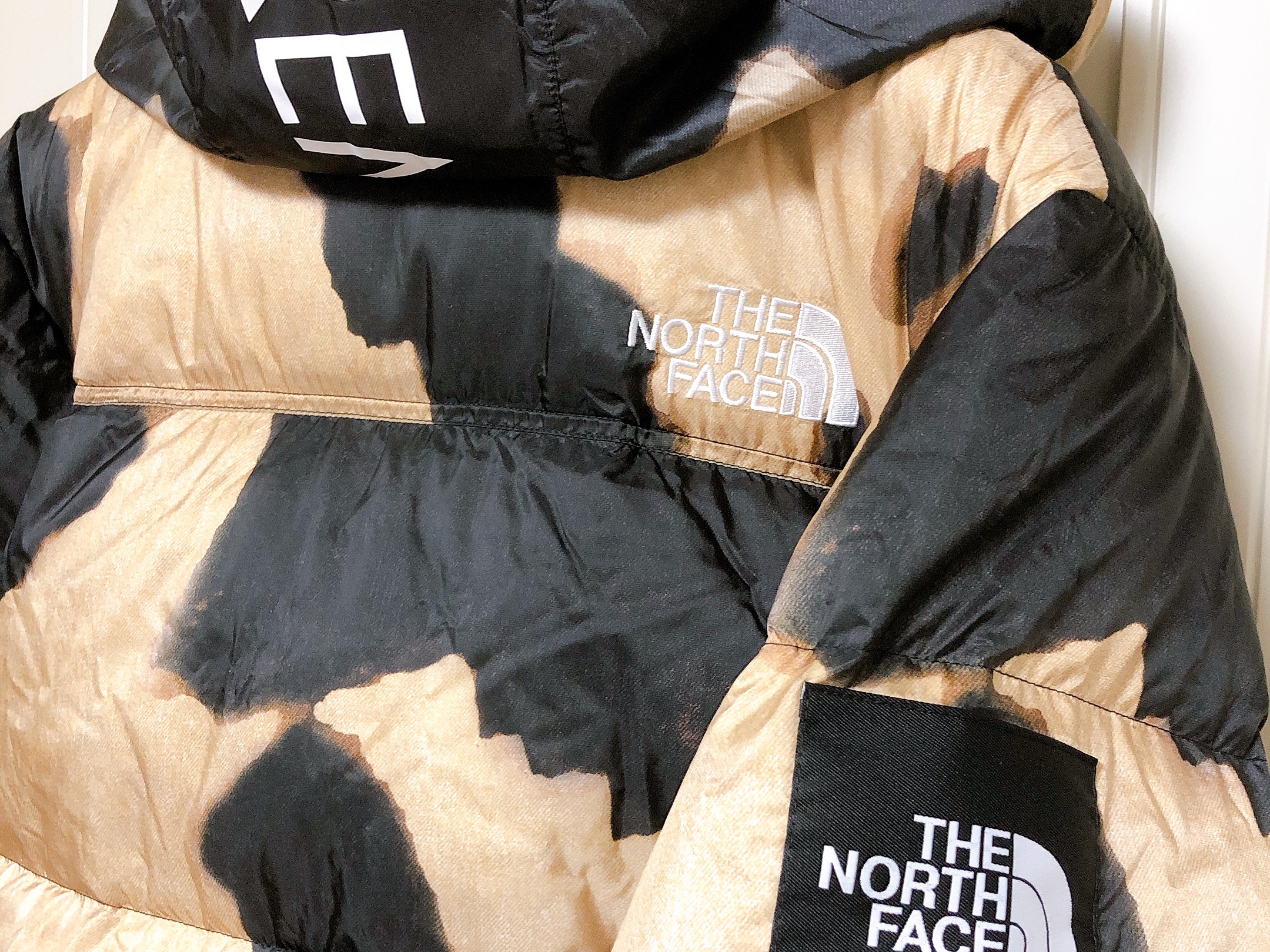 Supreme x The North Face Bleached Denim Print Nuptse Jacket Black - 21FW 착용 스타일 - 3