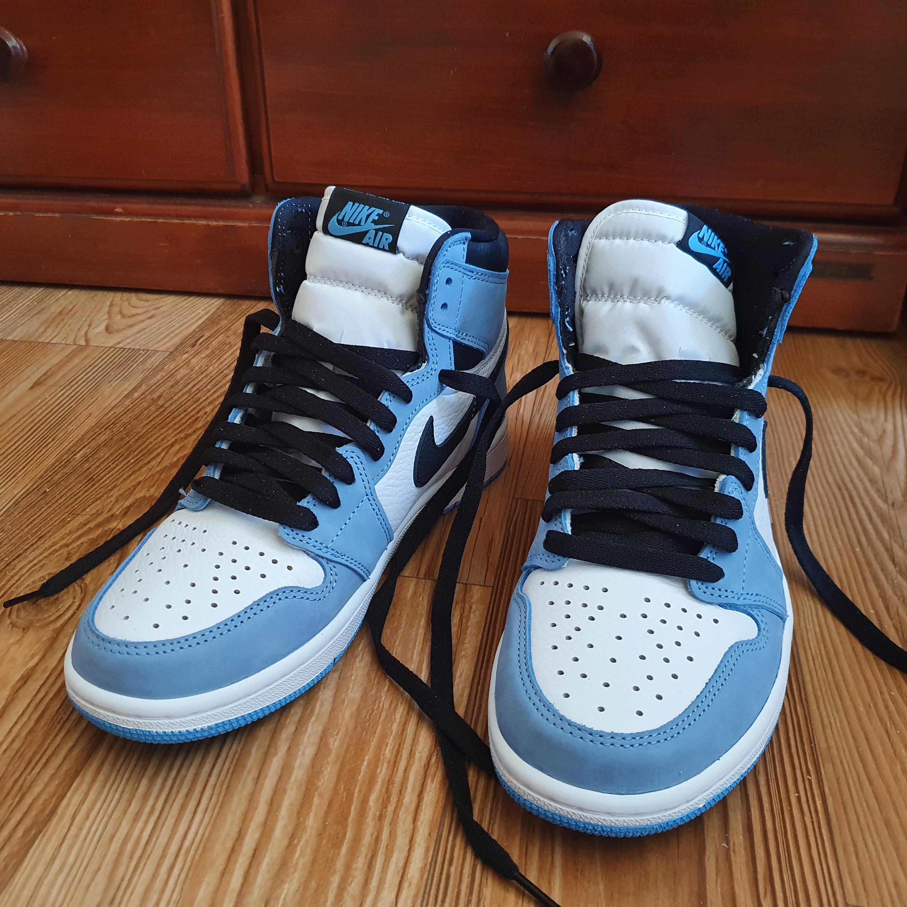 Jordan 1 Retro High OG University Blue 착용 스타일 - 1