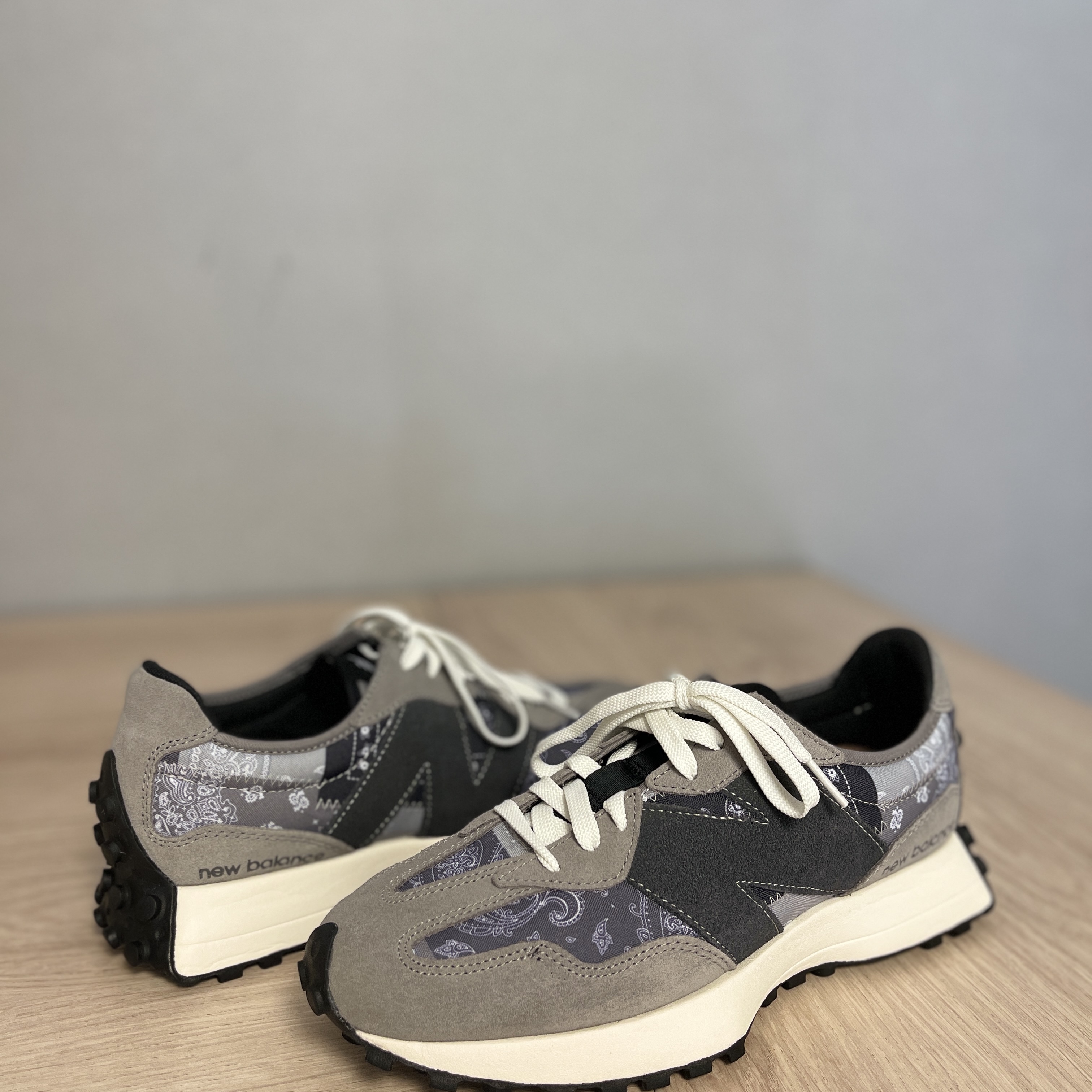 New Balance 327 White Black, New Balance 327 Grey 착용 스타일