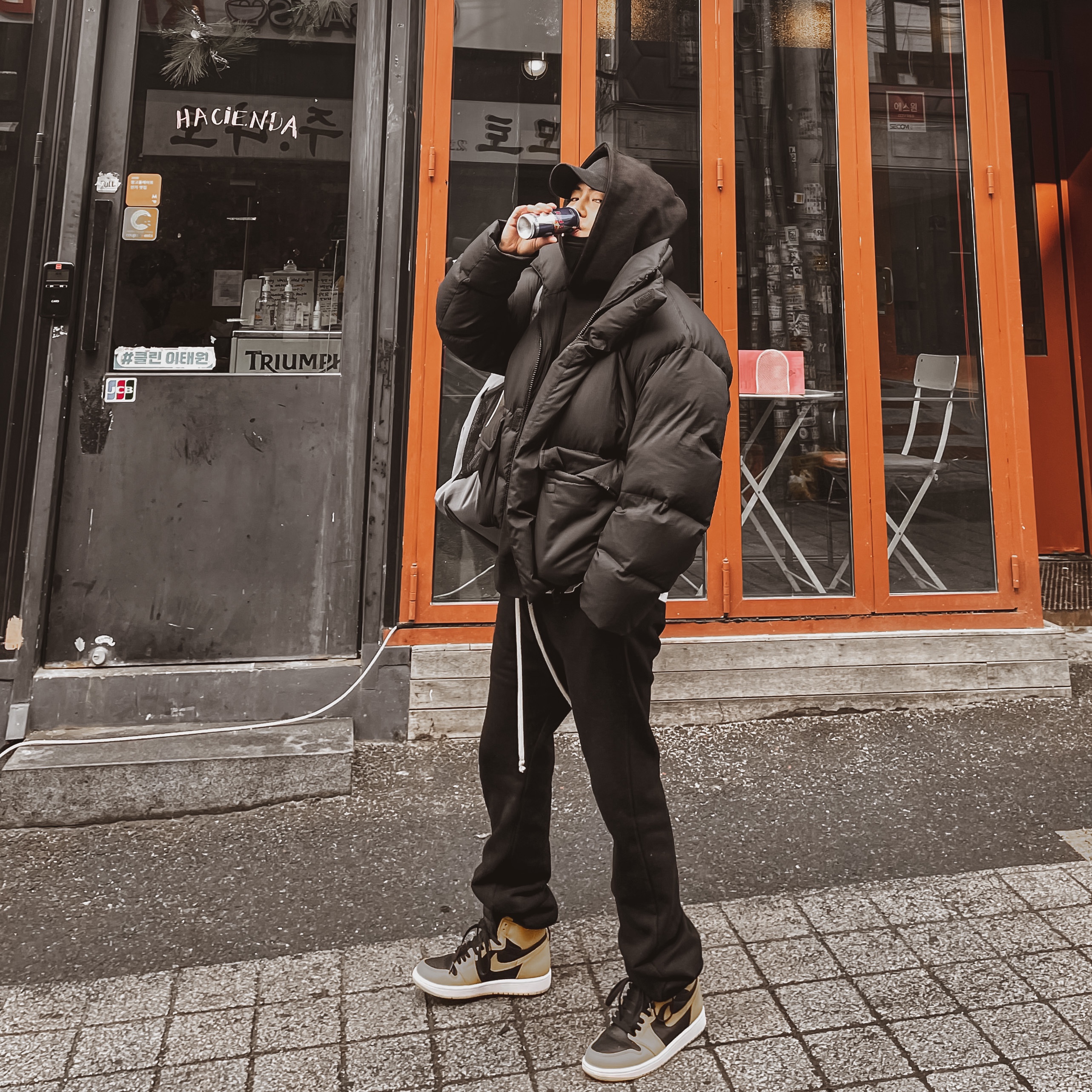 Jordan 1 Retro High OG Pollen, Stussy Basic Stussy Hoodie Black 2021 착용 스타일 - 1