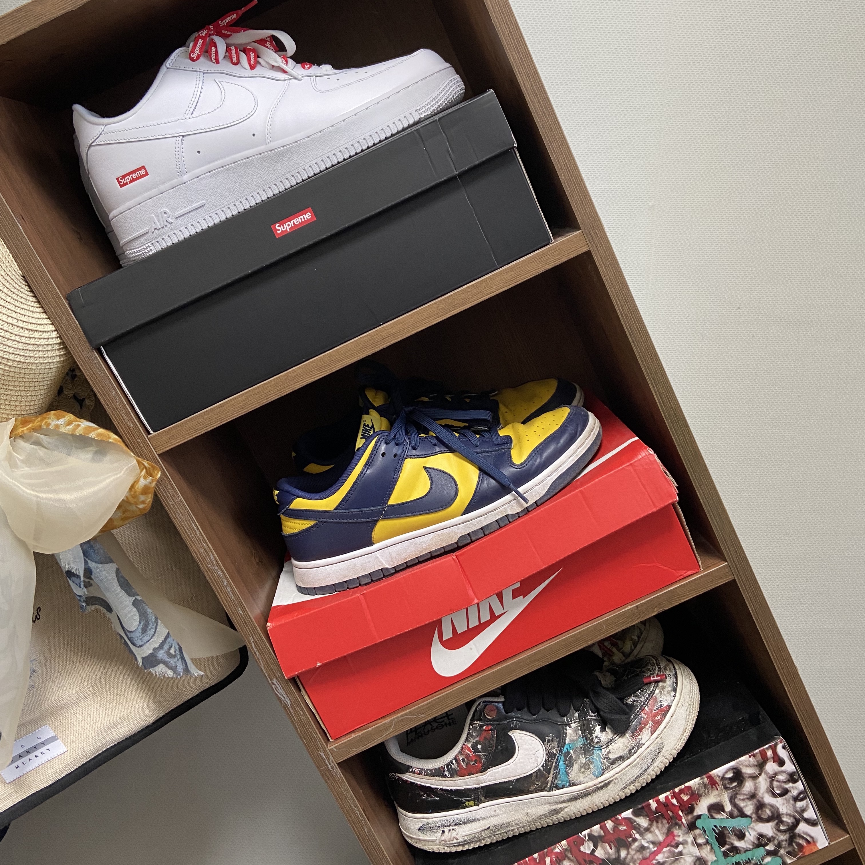 Nike x Peaceminusone Air Force 1 Low Para-Noise, Nike Dunk Low Retro Varsity Maize 착용 스타일