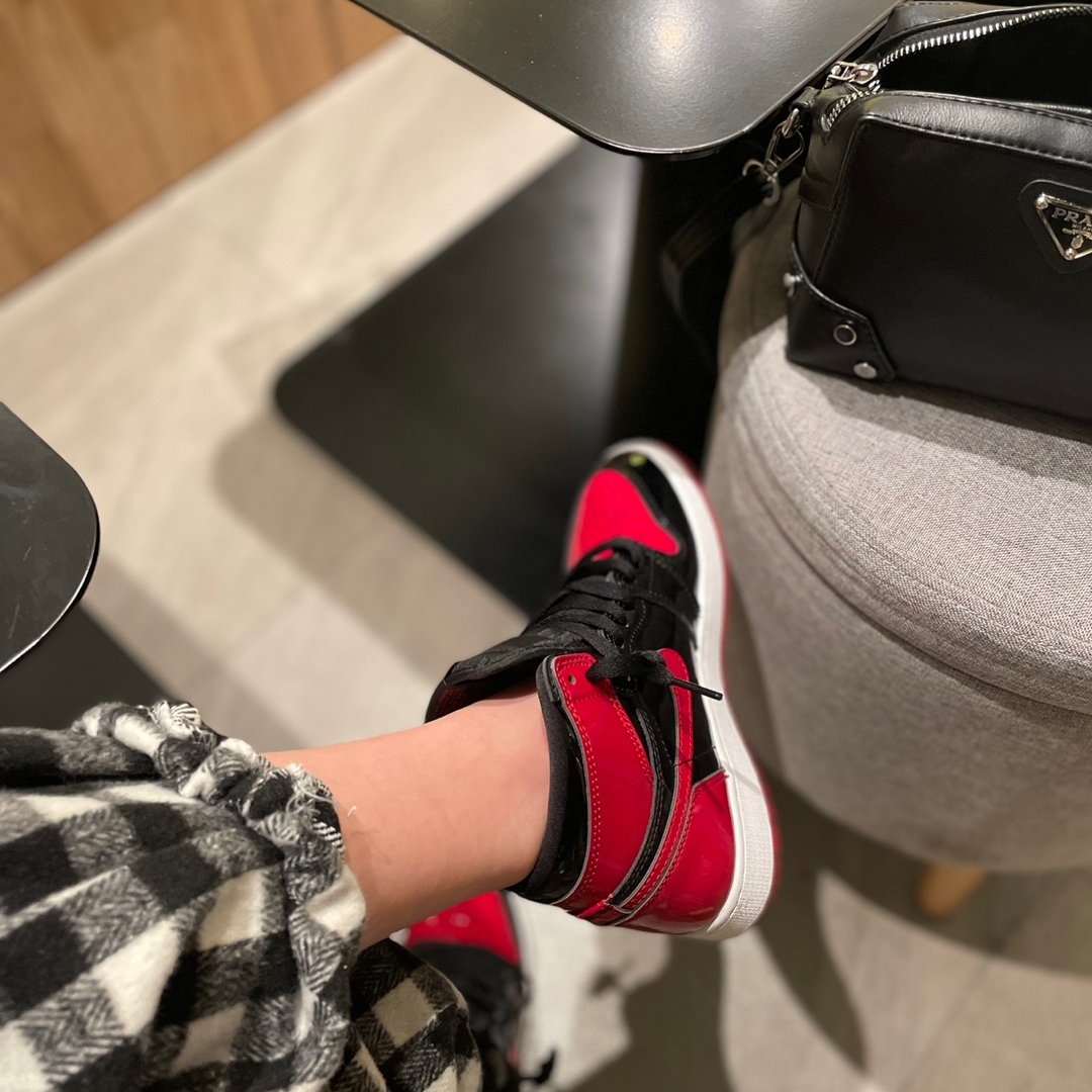 Jordan 1 Retro High OG Patent Bred 착용 스타일 - 2