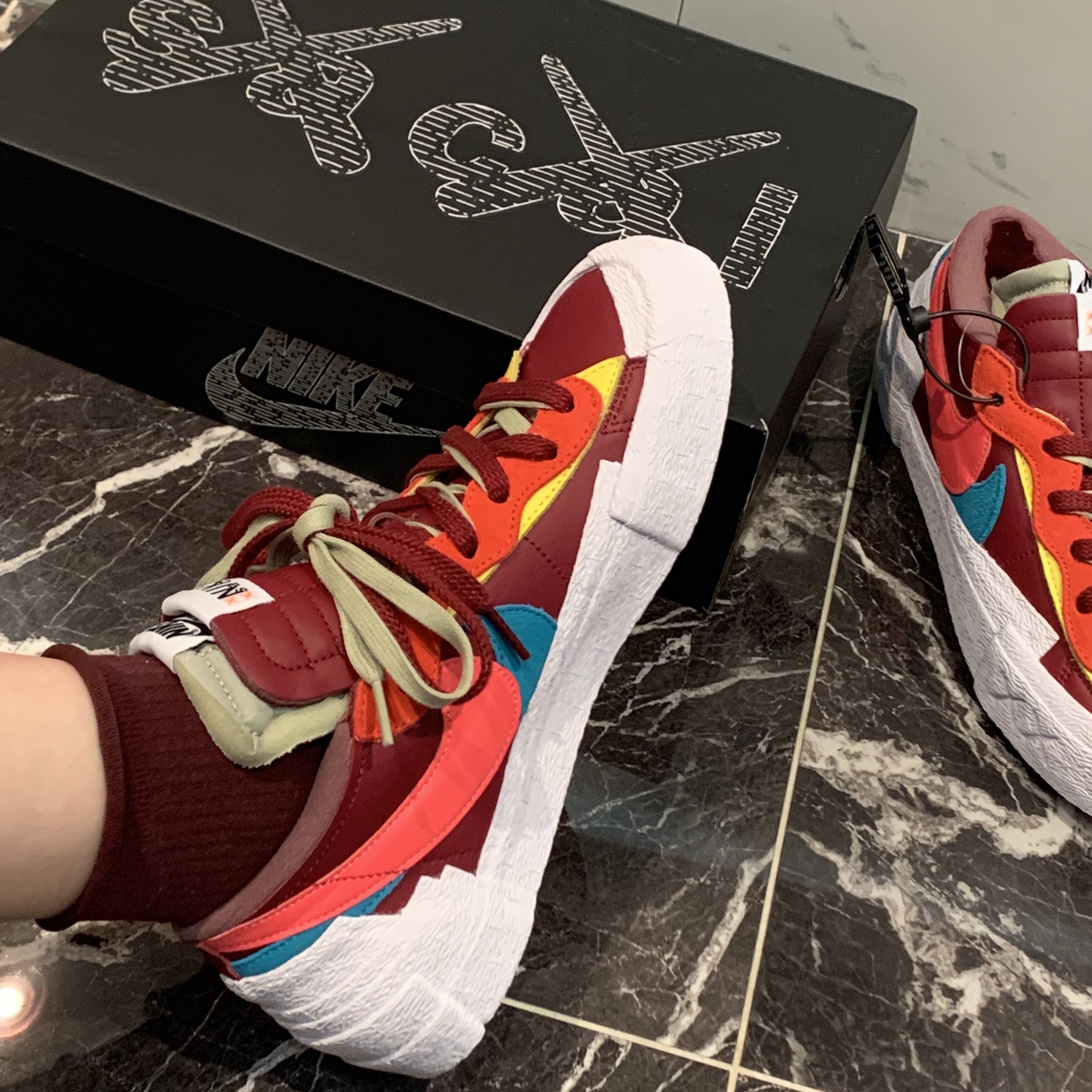 Nike x Sacai x Kaws Blazer Low Team Red 착용 스타일