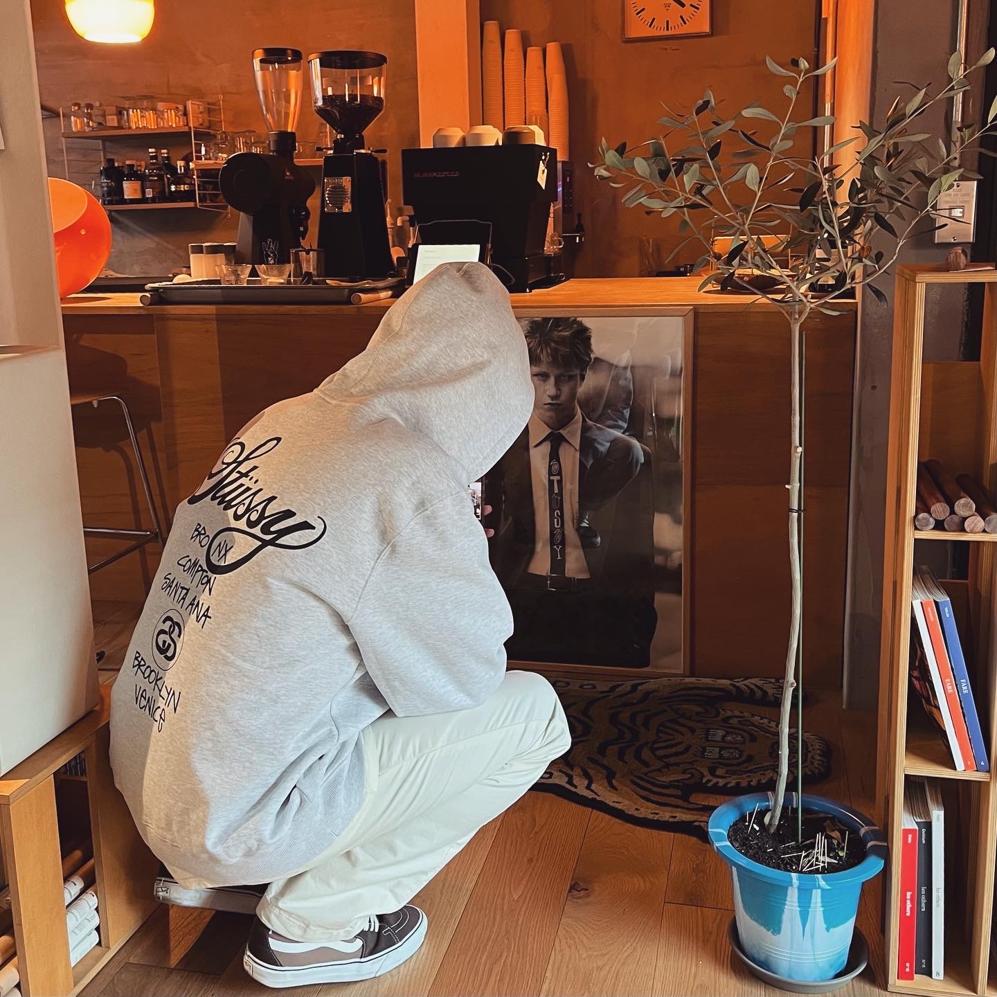 Vans Vault x JJJJound Sk8-Mid LX Brown, Stussy World Tour Hoodie Ash Heather 2021 착용 스타일 - 1
