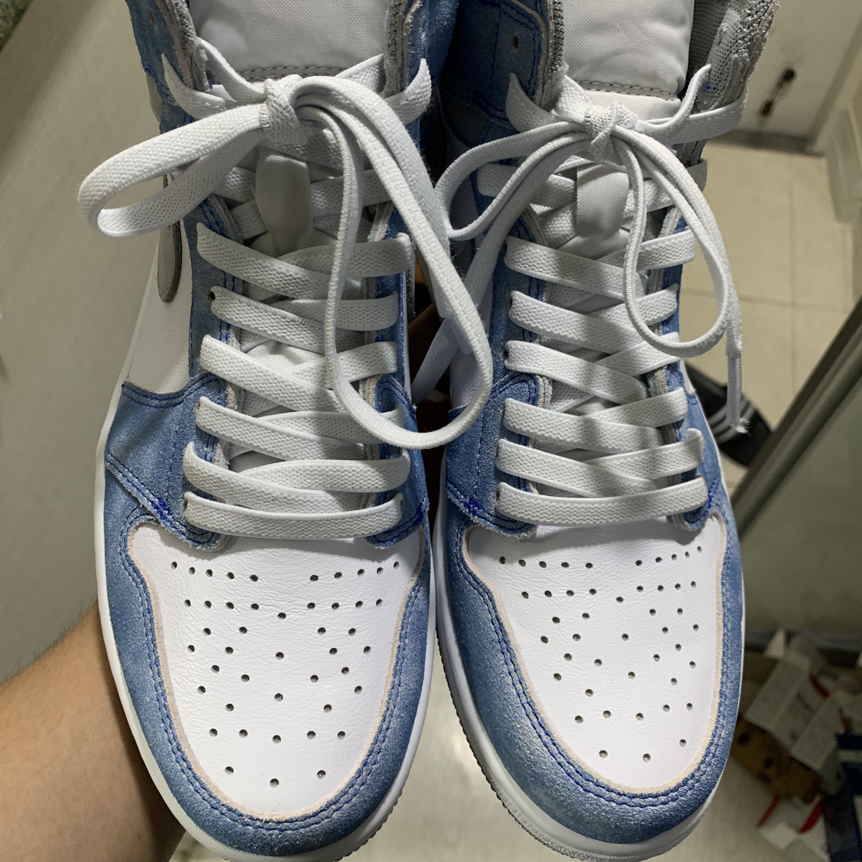 Jordan 1 Retro High OG Hyper Royal 착용 스타일