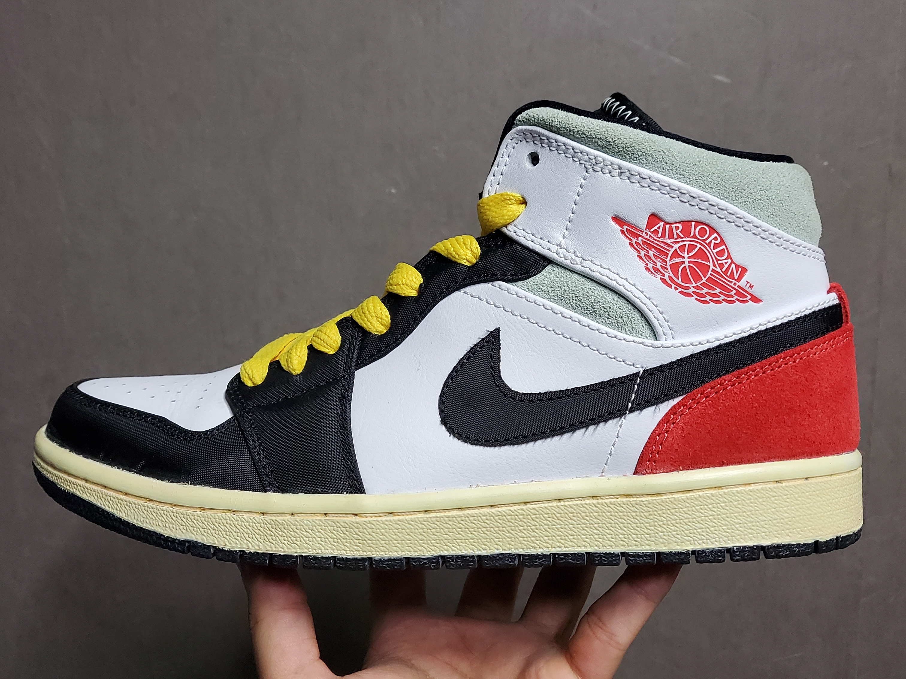 Jordan 1 Mid SE Track Red, Jordan 1 x Union Retro High Black Toe 착용 스타일
