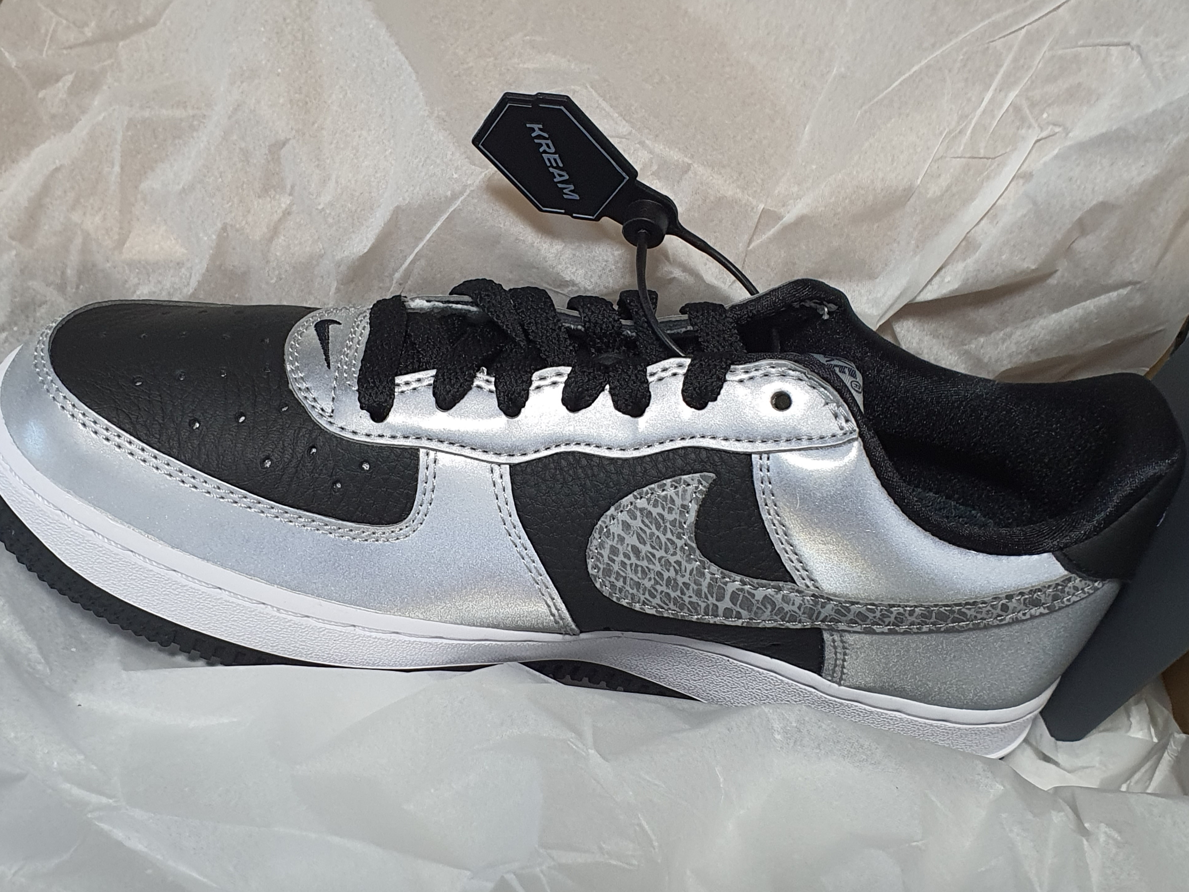 Nike Air Force 1 B Silver Snake 착용 스타일