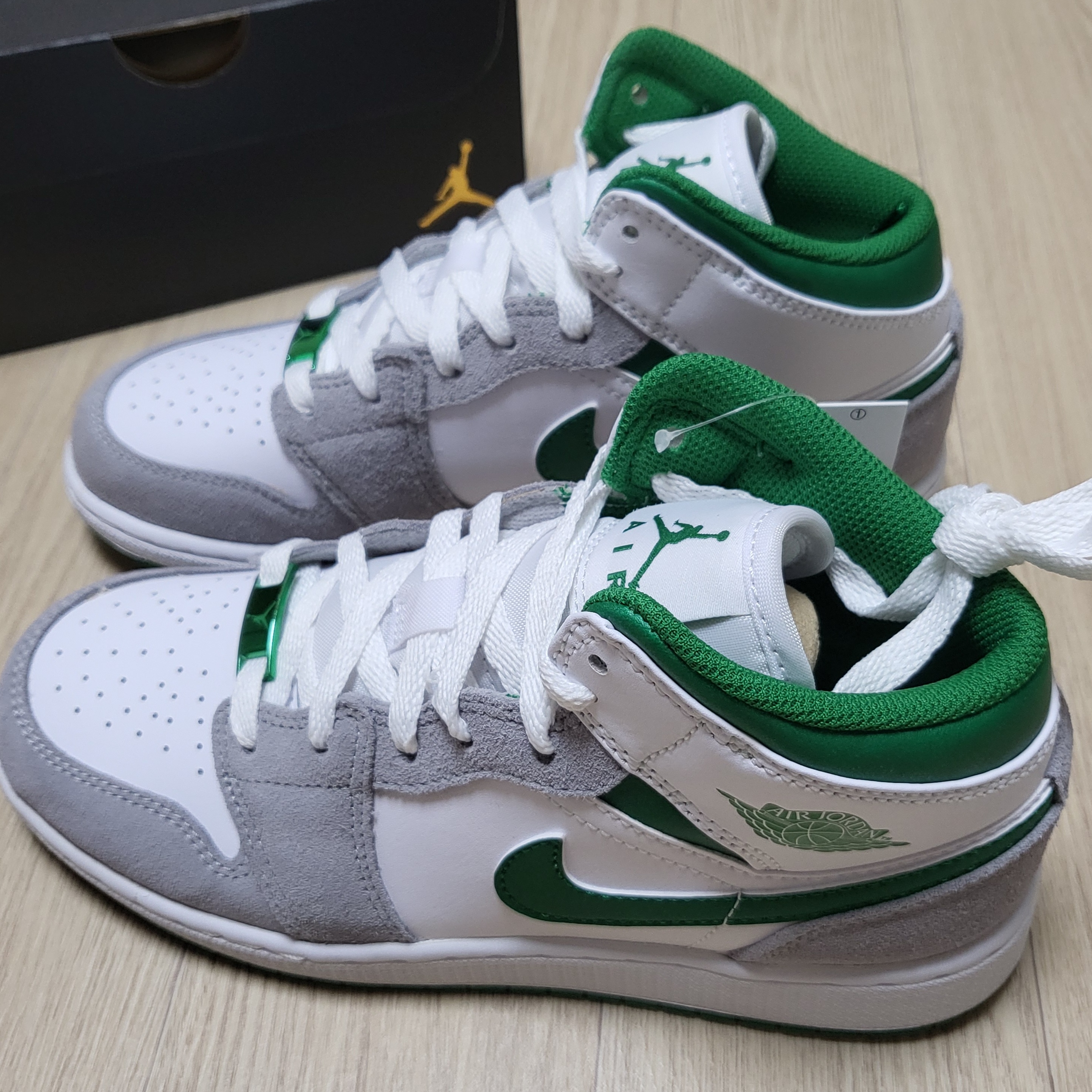 (GS) Jordan 1 Mid SE Pine Green Light Smoke Grey 착용 스타일