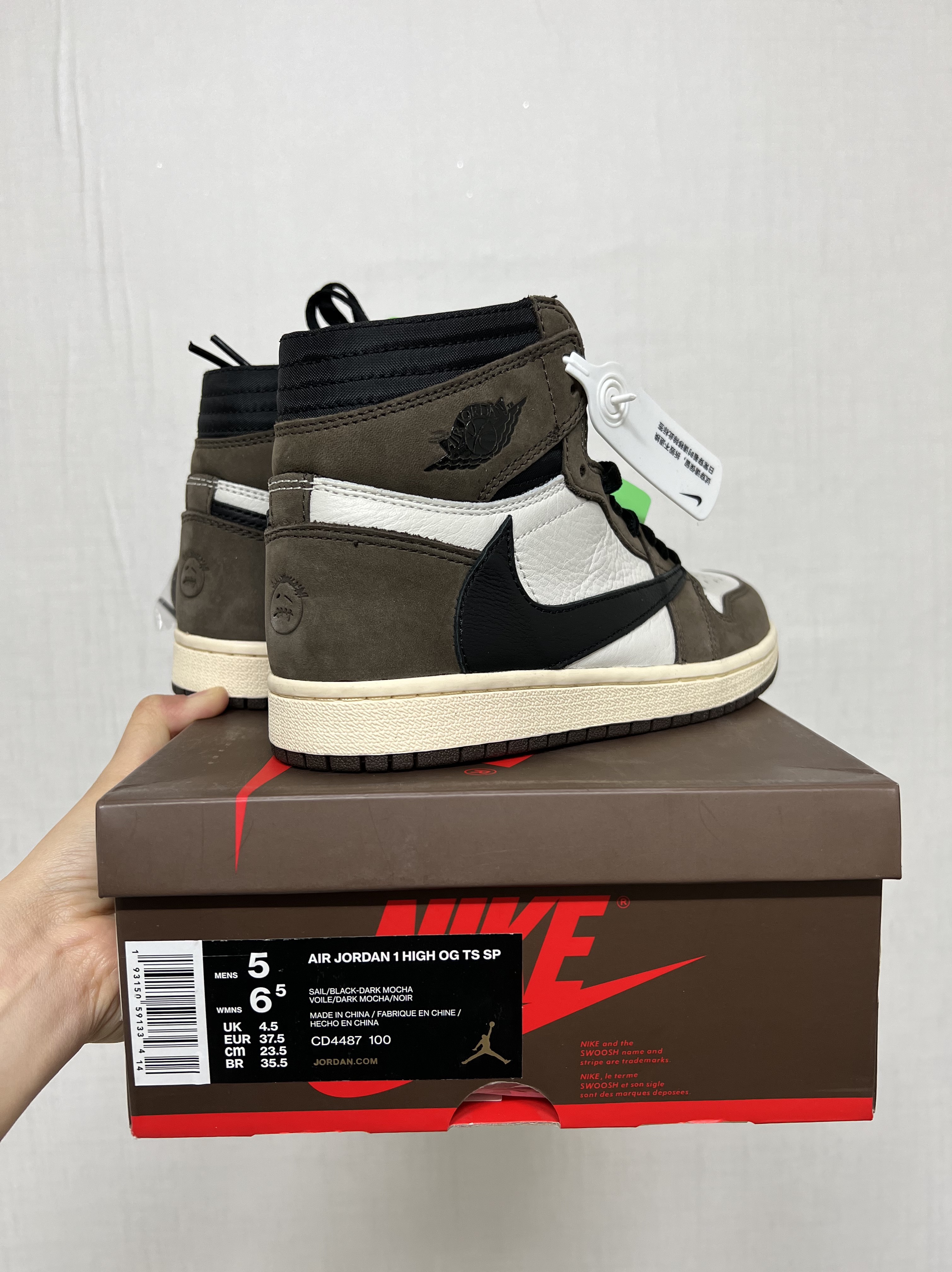 Jordan 1 x Travis Scott Retro High OG SP Mocha 착용 스타일
