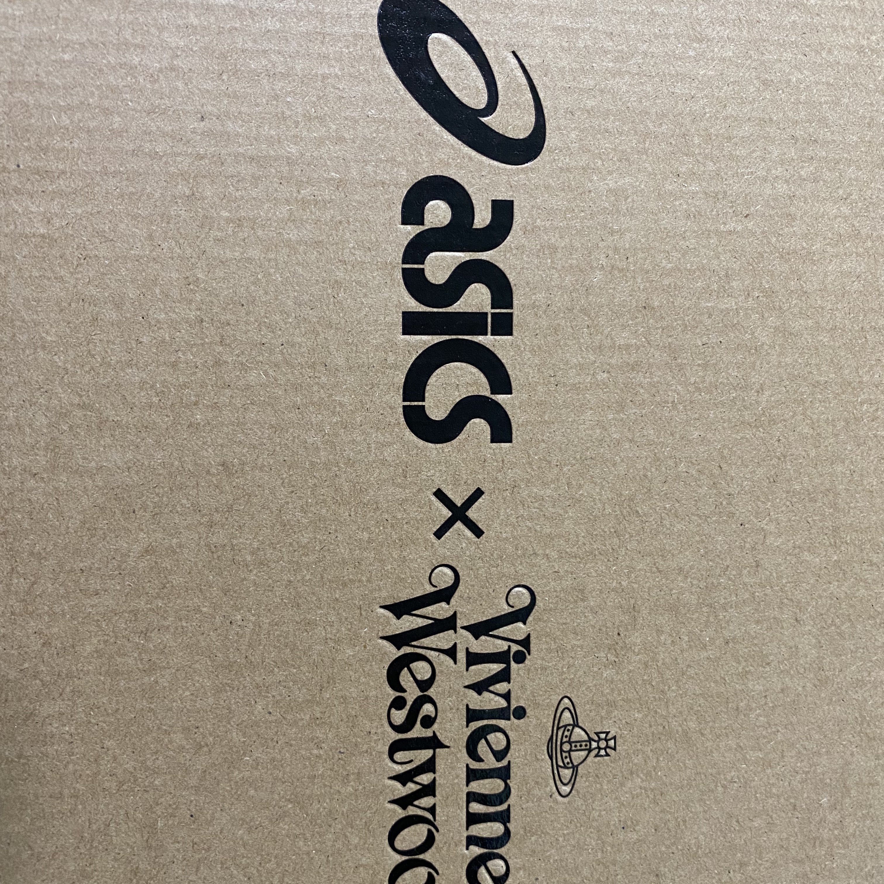 Asics x Vivienne Westwood Gel-Kayano 27 DE White 착용 스타일 - 2