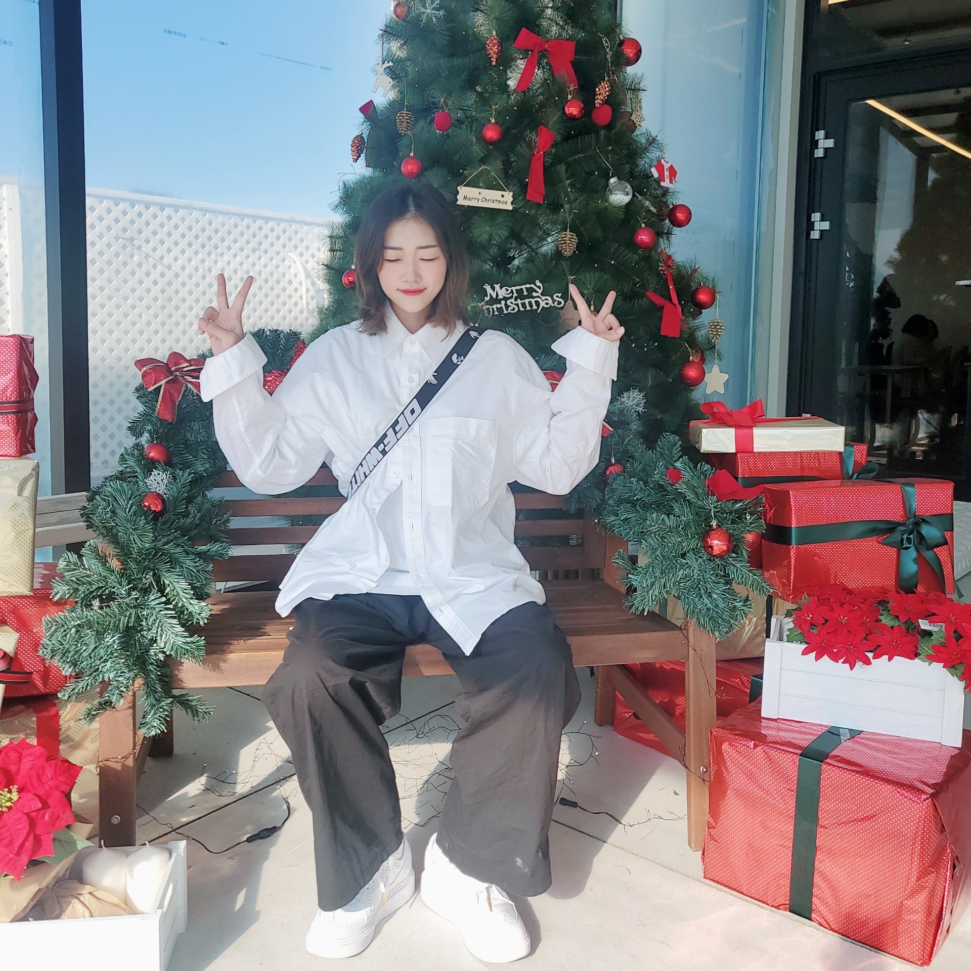 Off-White x Amore Pacific Protection Box (Without Cosmetics), Nike x Peaceminusone Kwondo1 White 착용 스타일