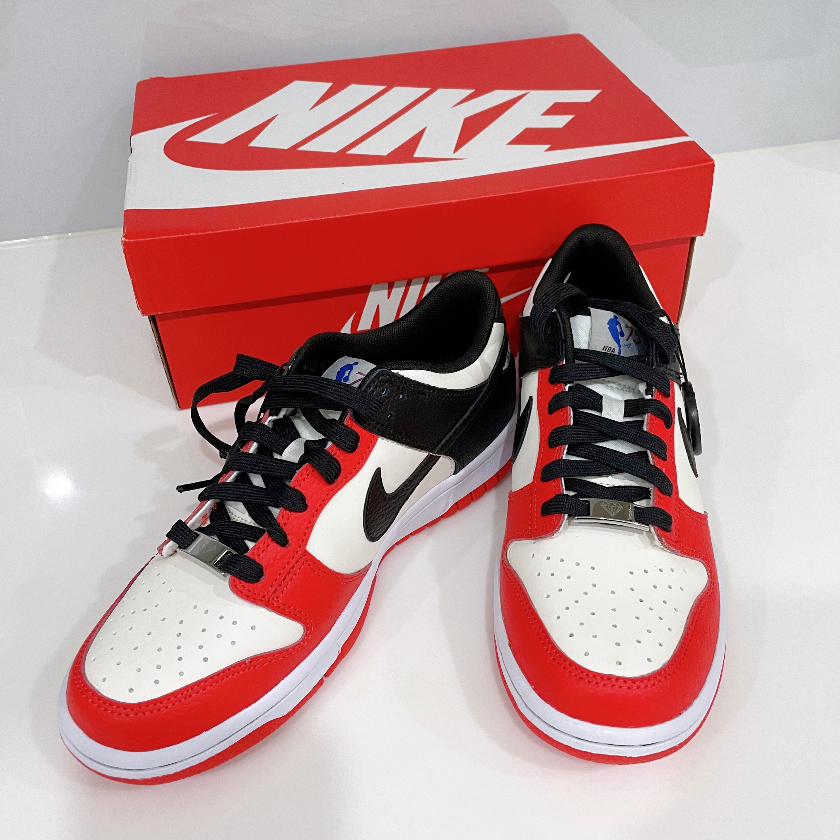 (GS) Nike x NBA Dunk Low Black and Chile Red 착용 스타일