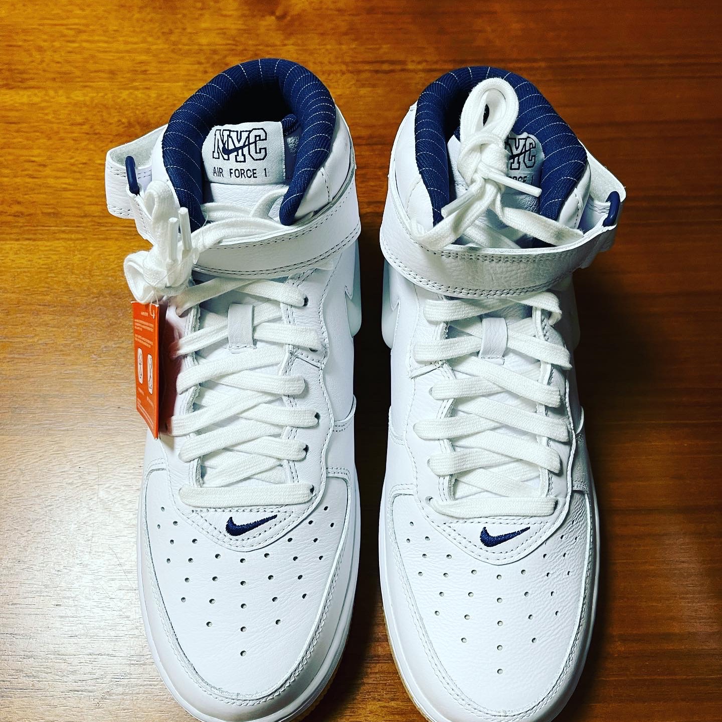 Nike Air Force 1 Mid QS NYC White Midnight Navy 착용 스타일 - 1