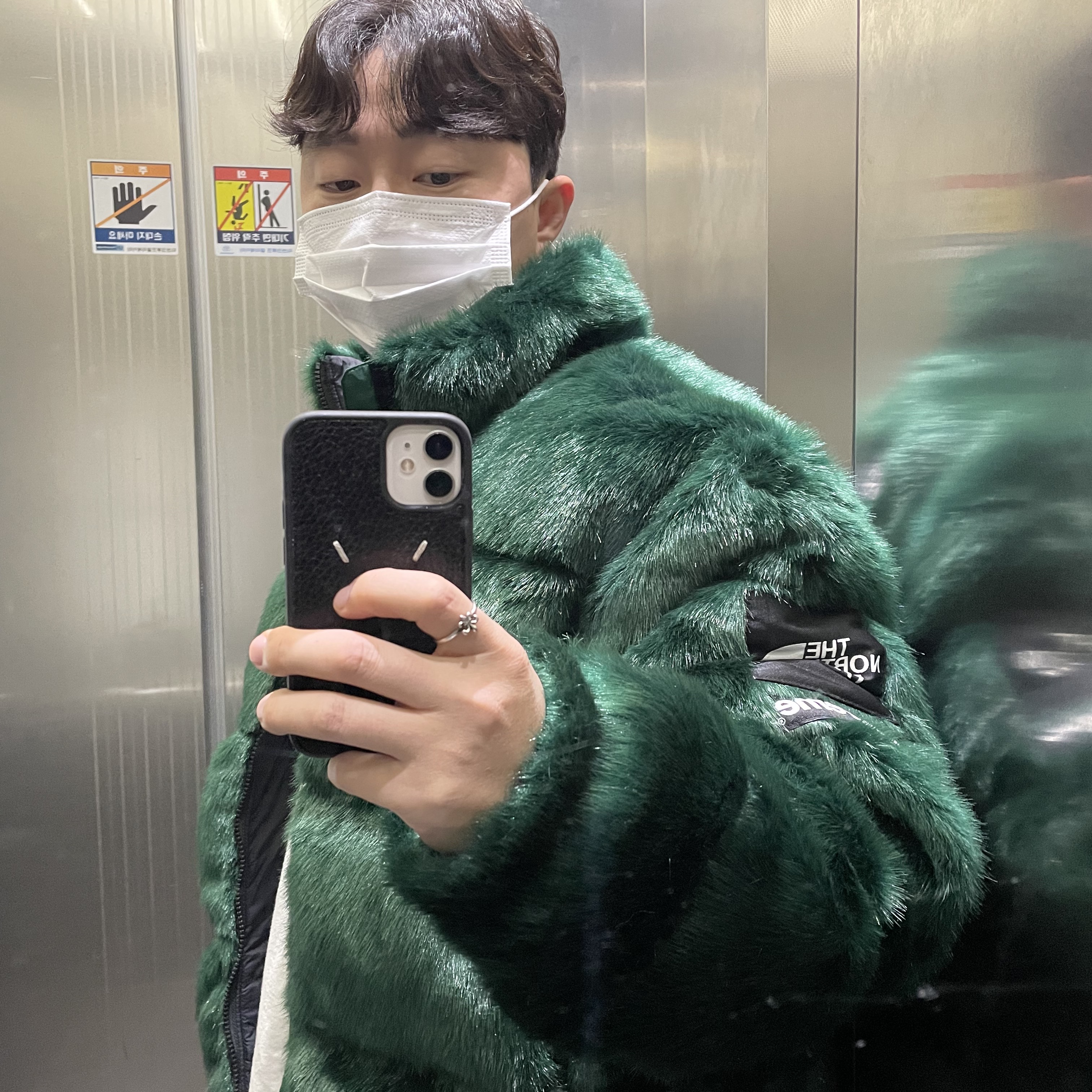 Supreme x The North Face Faux Fur Nuptse Jacket Green - 20FW 착용 스타일 - 2