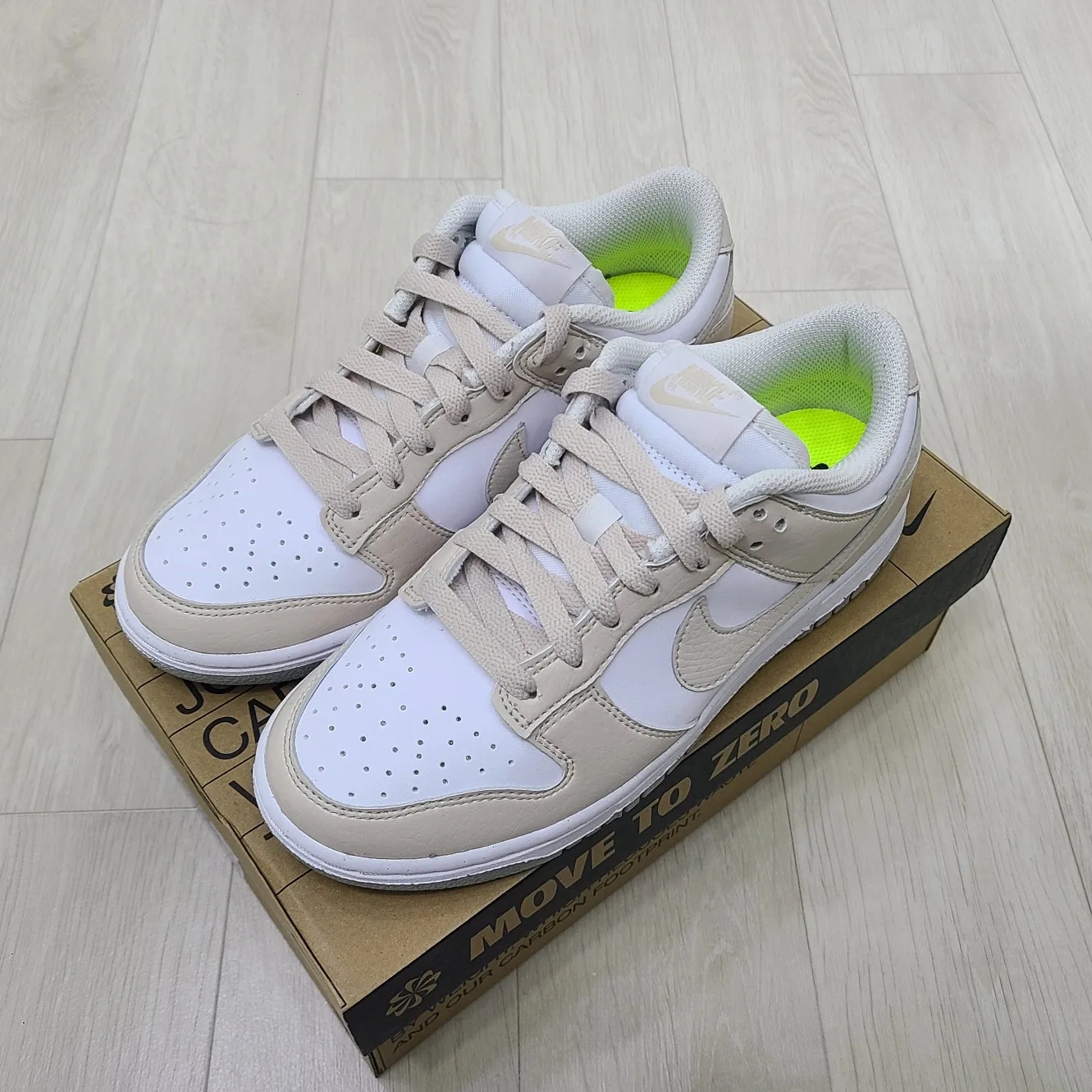 (W) Nike Dunk Low Next Nature Light Orewood Brown 착용 스타일 - 2