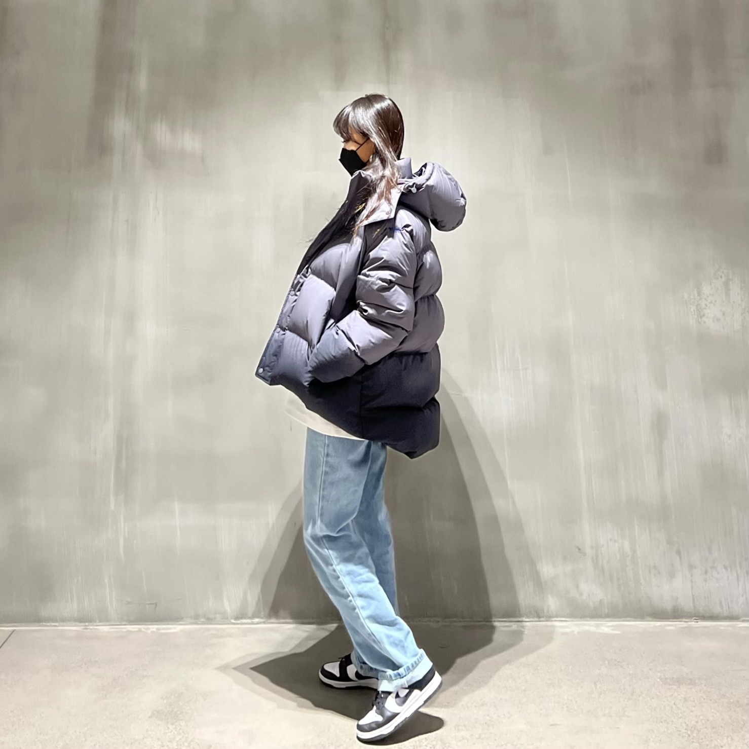 Zara x Ader Error Puffer Jacket Grey, Maison Kitsune x Ader Error Yawn Fox T-Shirt Off White 착용 스타일 - 3