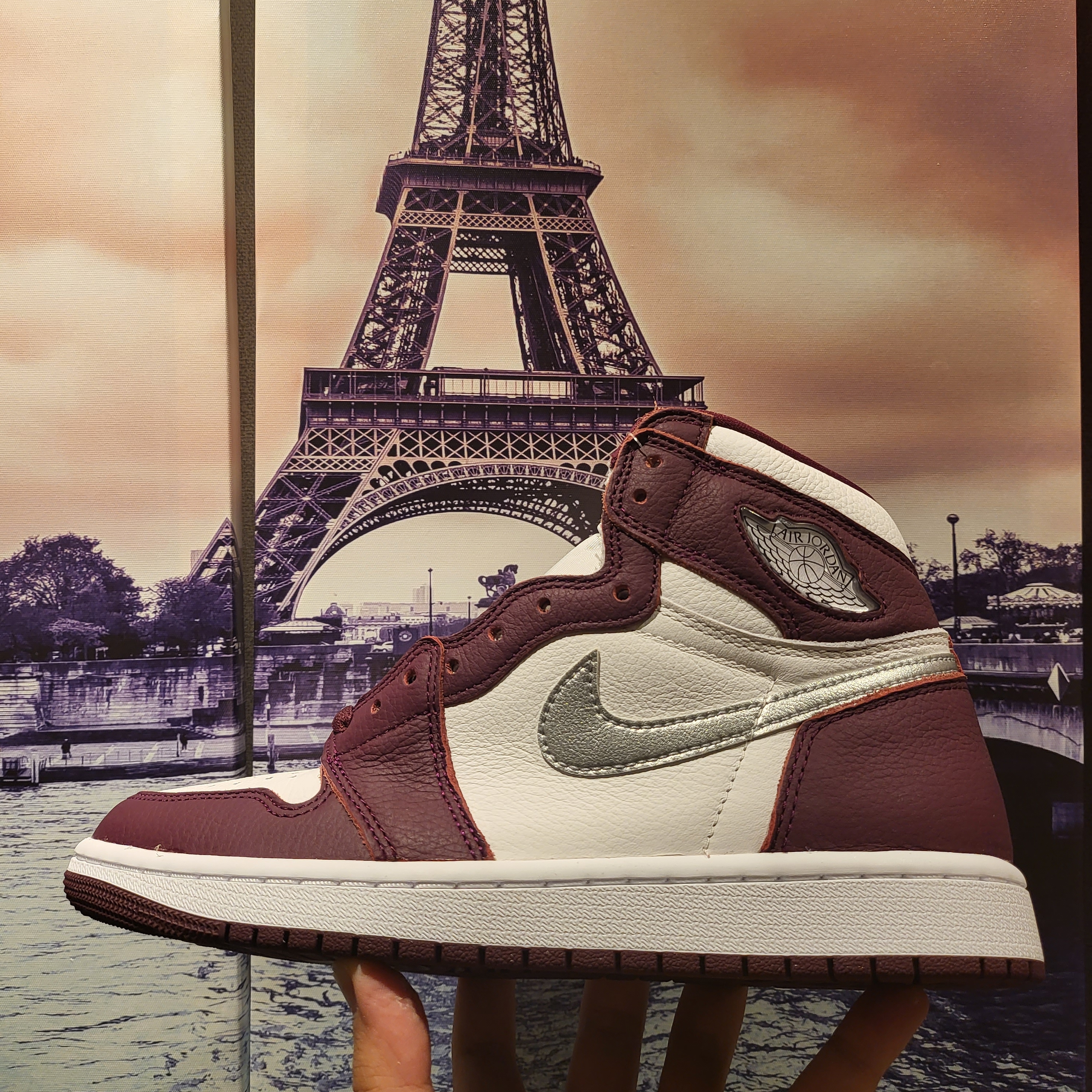 Jordan 1 Retro High OG Bordeaux 착용 스타일 - 5