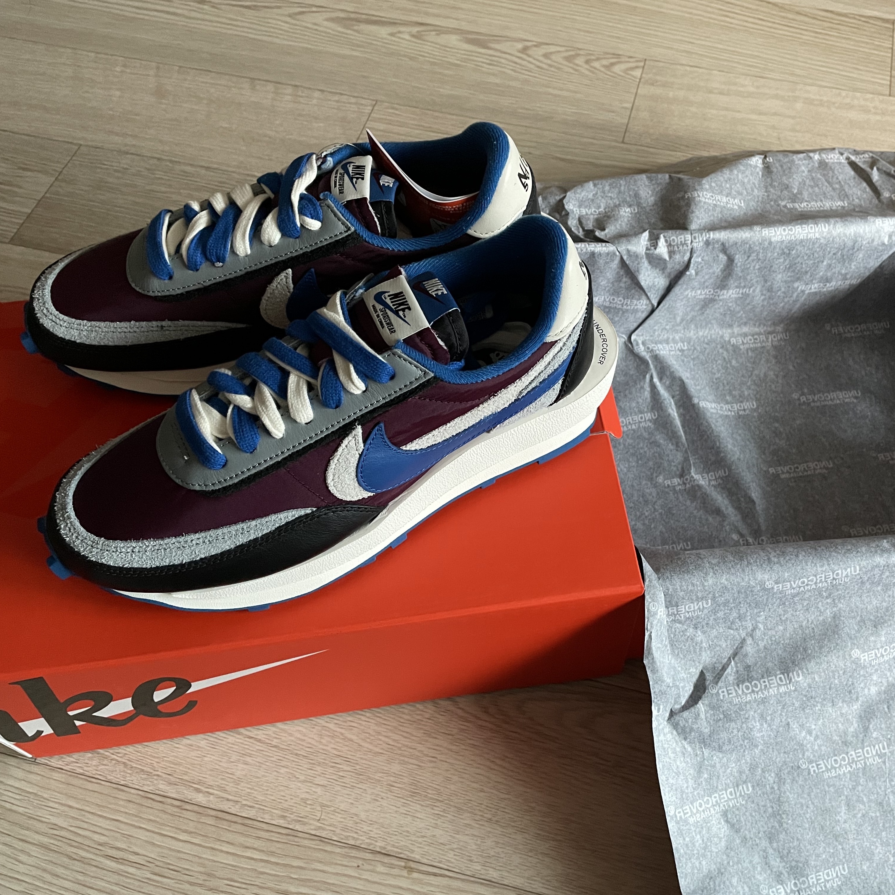 Nike x Sacai x Undercover LDWaffle Night Maroon Team Royal 착용 스타일 - 1