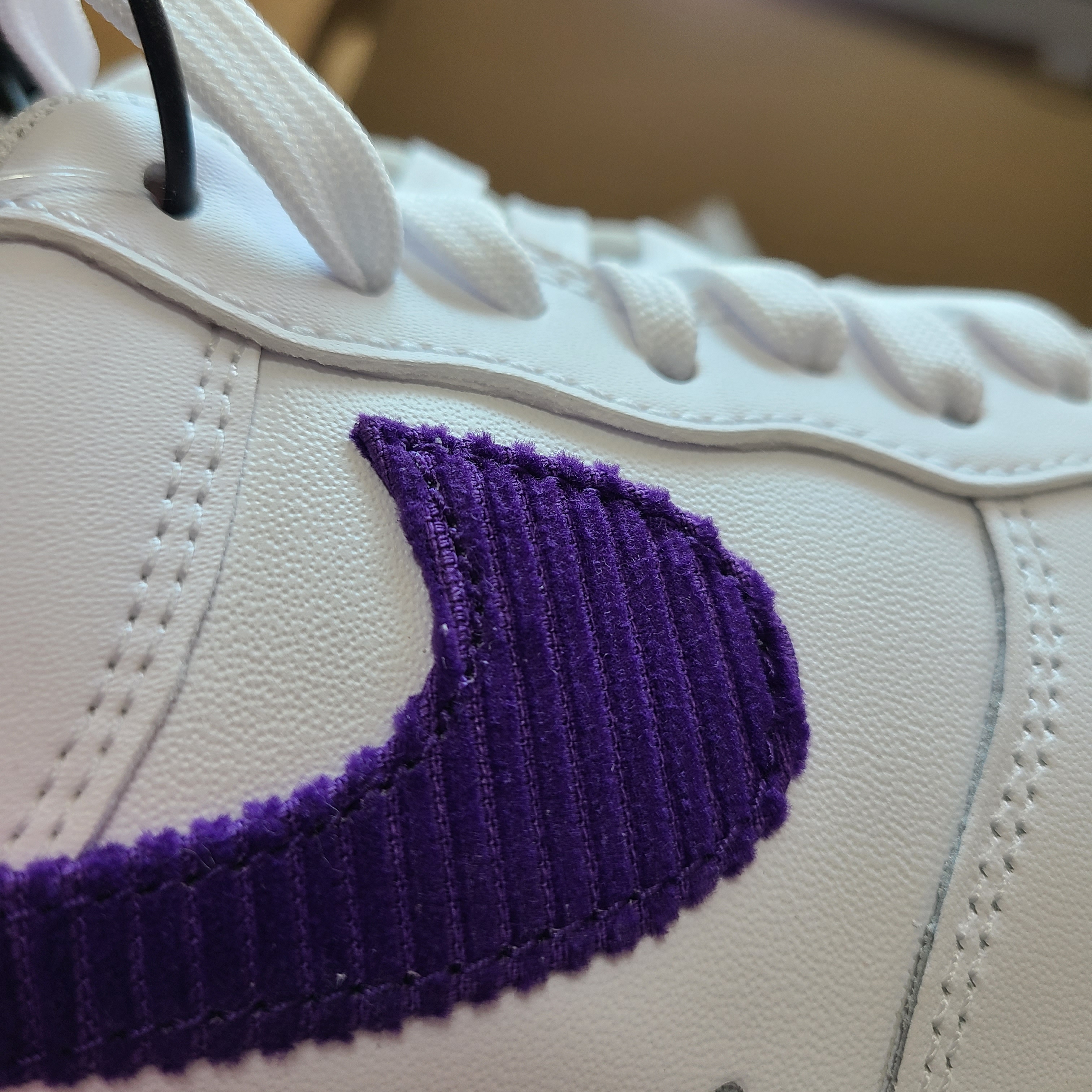 Nike Air Force 1 '07 LV8 EMB White and Court Purple 착용 스타일 - 3