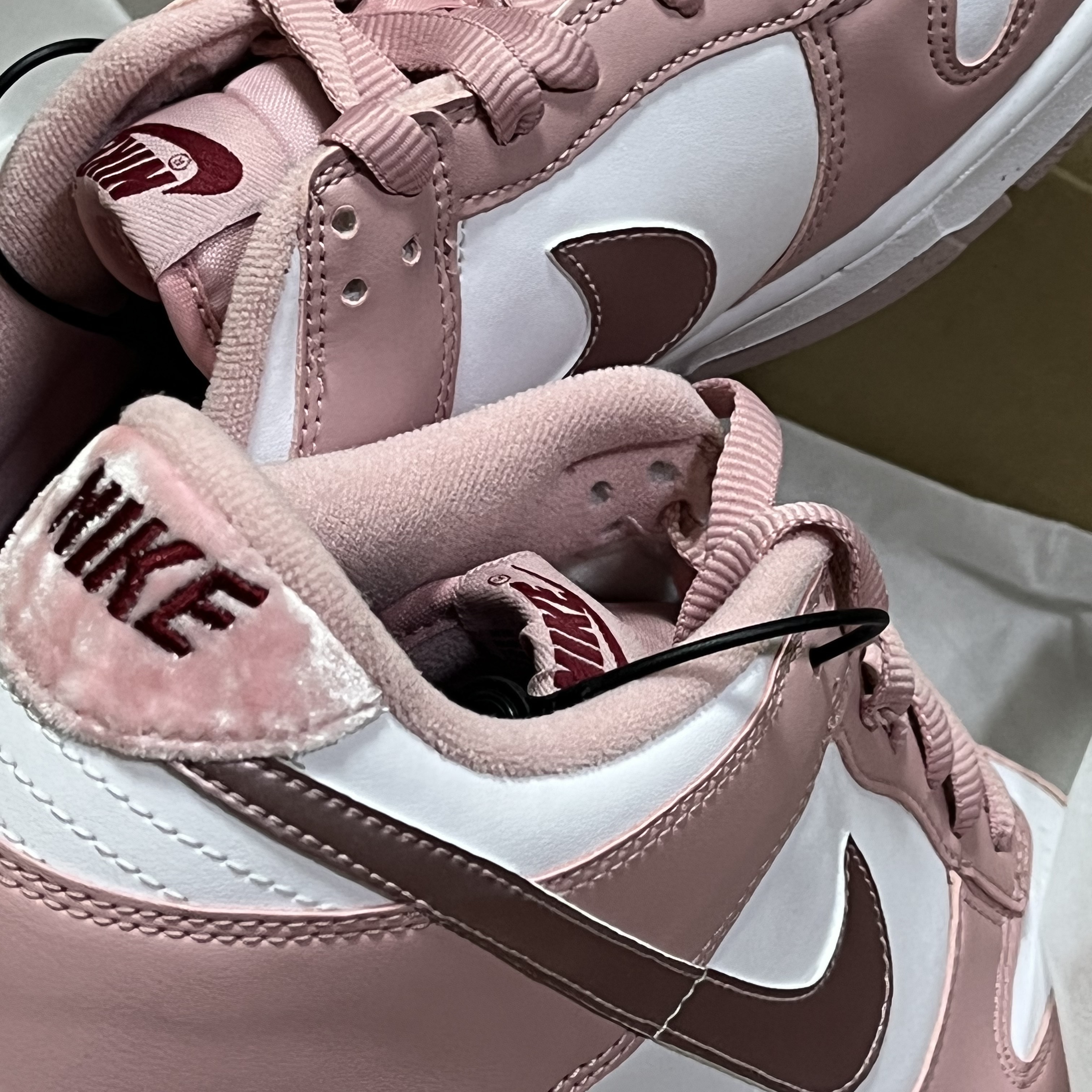 (GS) Nike Dunk Low Pink Velvet 착용 스타일 - 2
