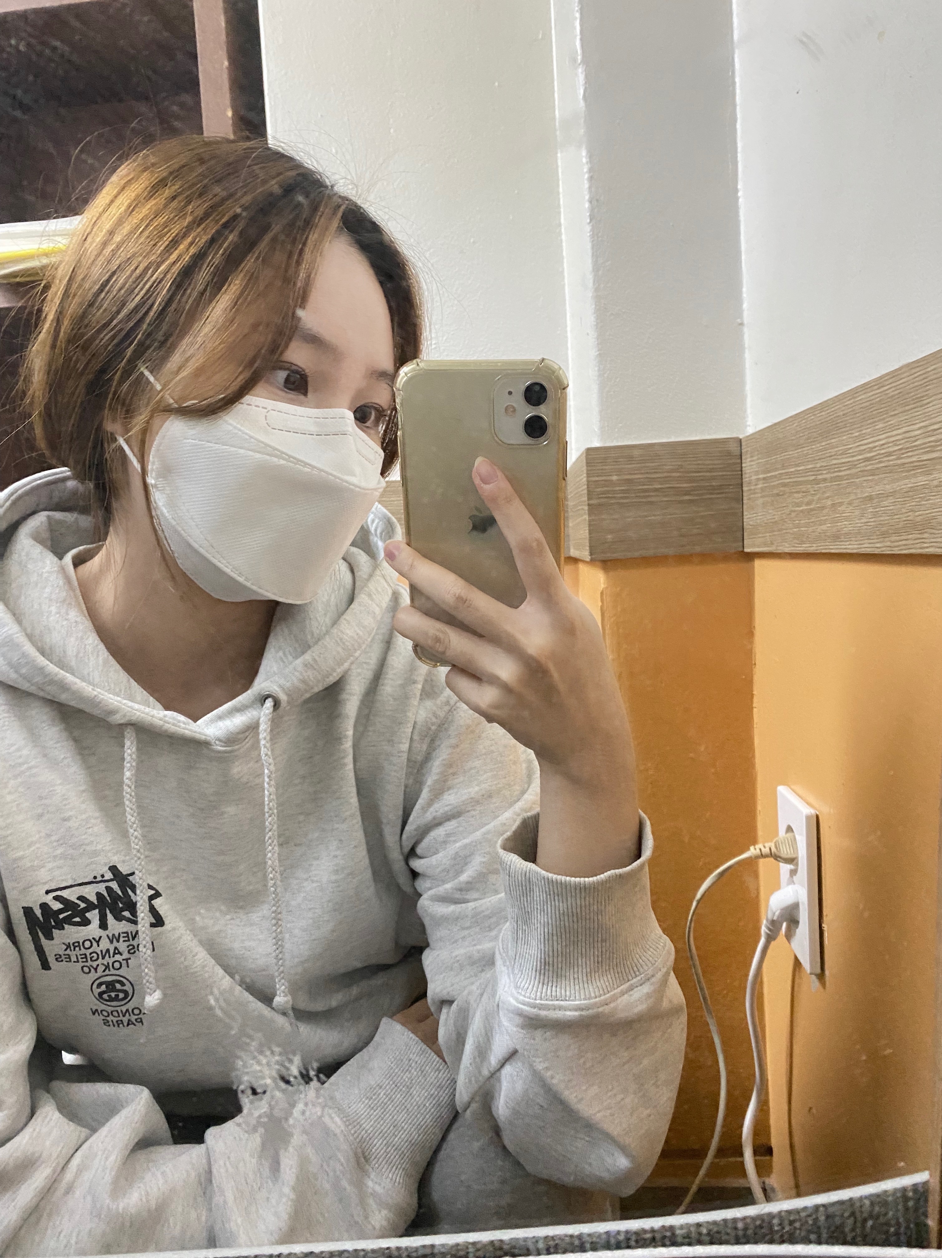Stussy World Tour Hoodie Ash Heather 2021 착용 스타일 - 1