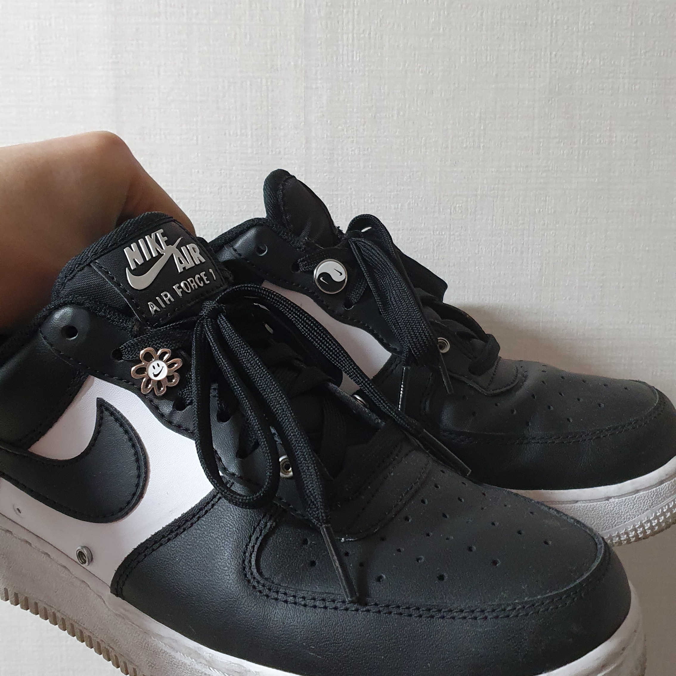 Nike Air Force 1 '07 PRM Black White 착용 스타일 - 1