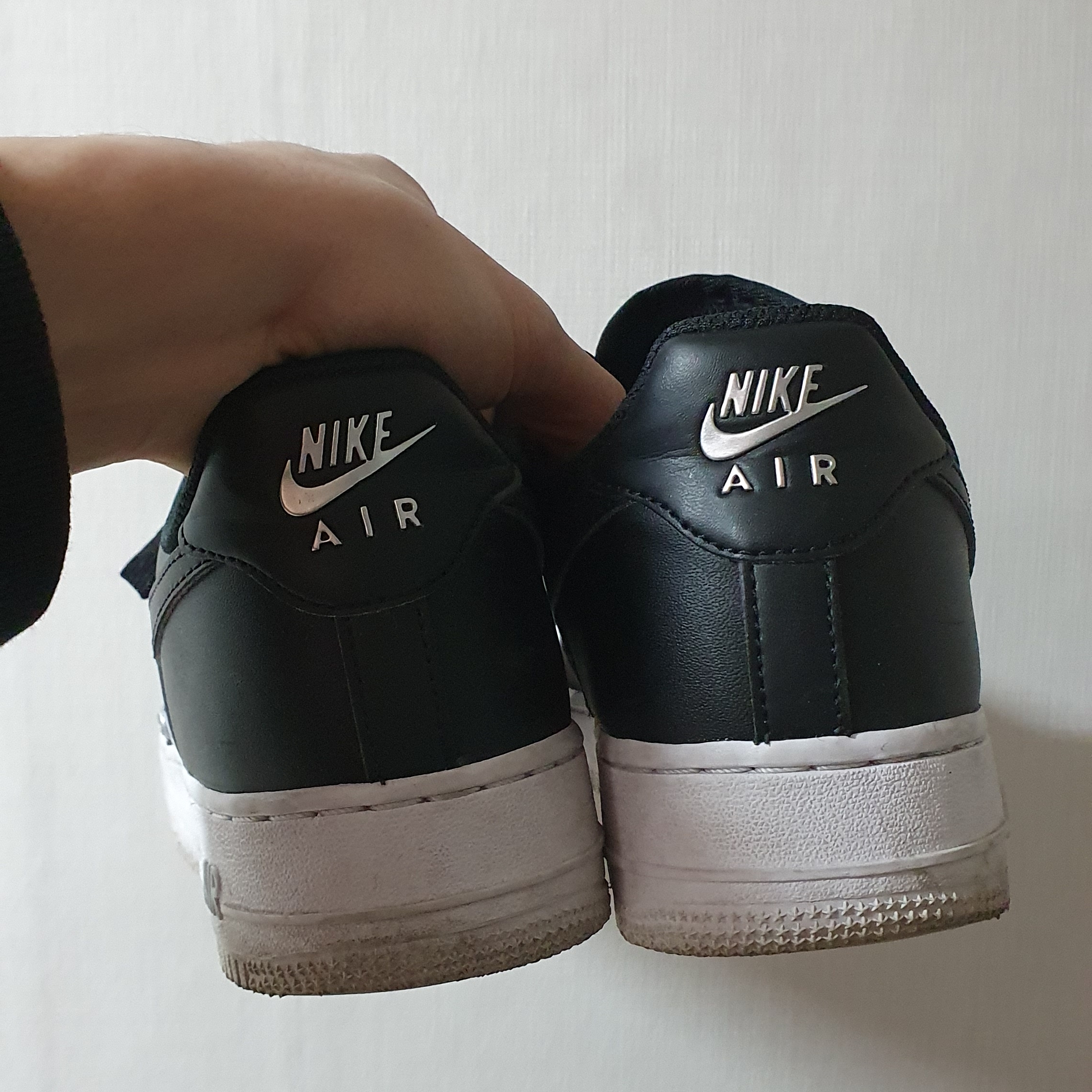 Nike Air Force 1 '07 PRM Black White 착용 스타일 - 2
