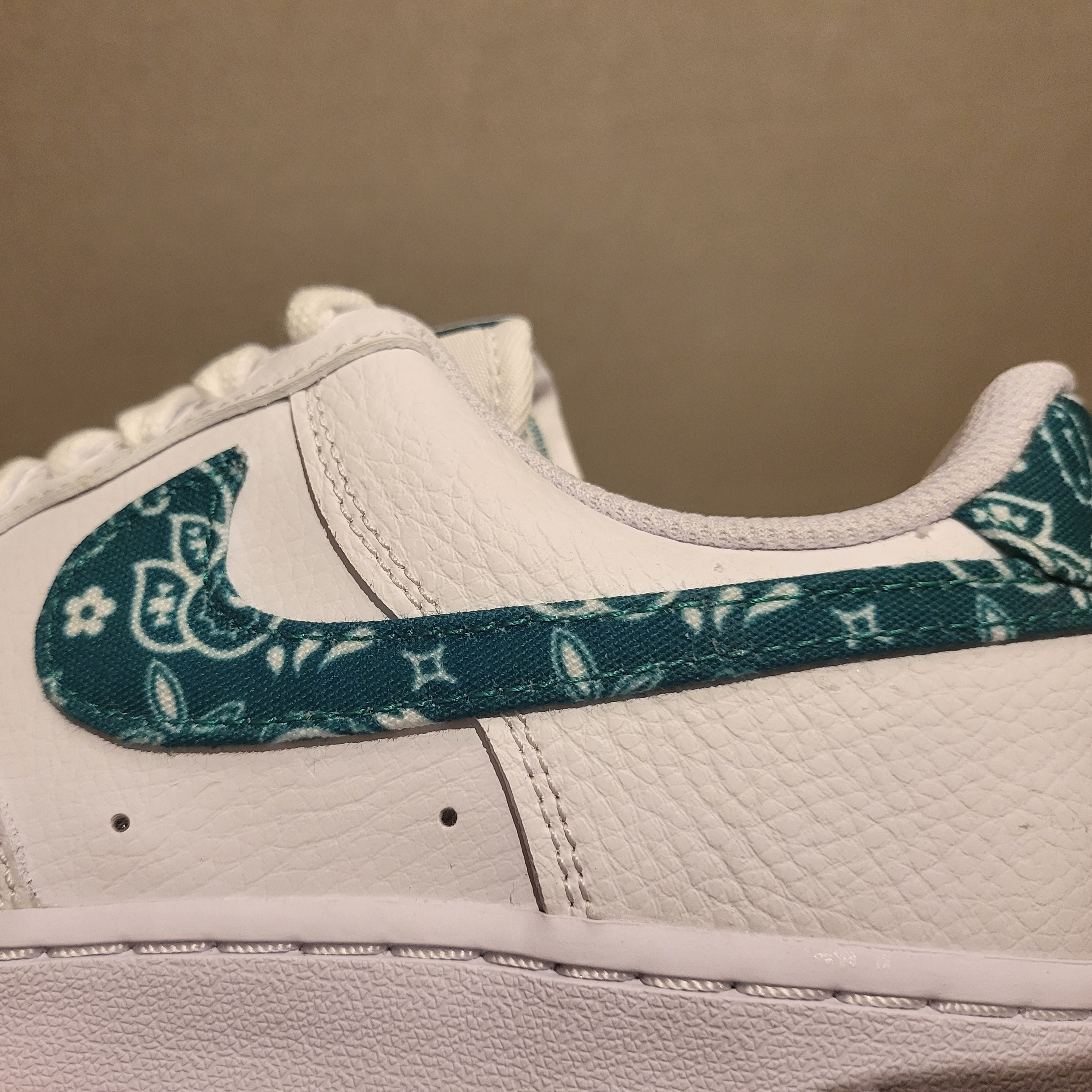 (W) Nike Air Force 1 '07 Essential Paisley Swoosh White Malachite 착용 스타일 - 4