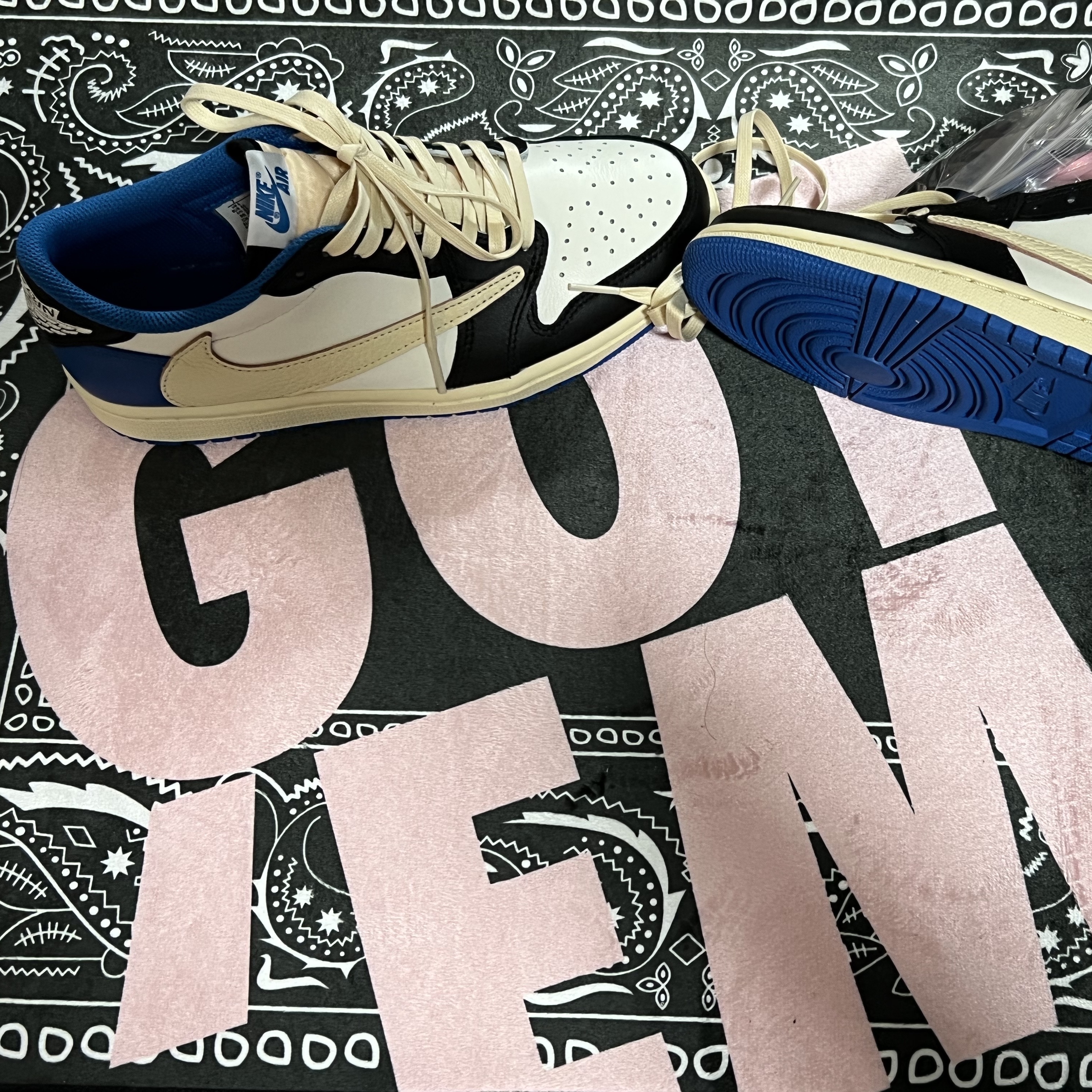 Jordan 1 x Travis Scott x Fragment Retro Low OG SP Military Blue 착용 스타일 - 2