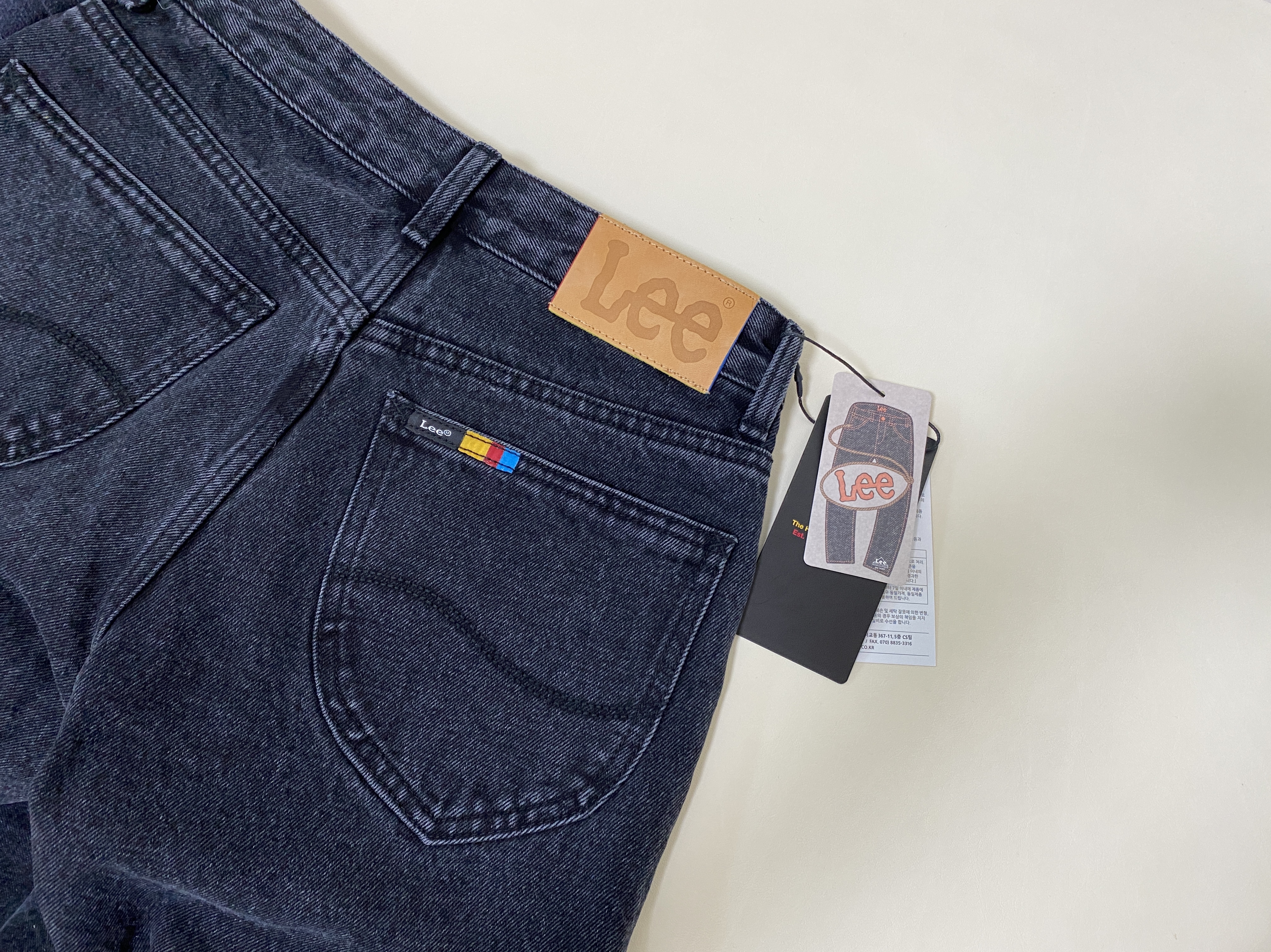IAB Studio x Lee Denim Jeans Black 착용 스타일 - 2