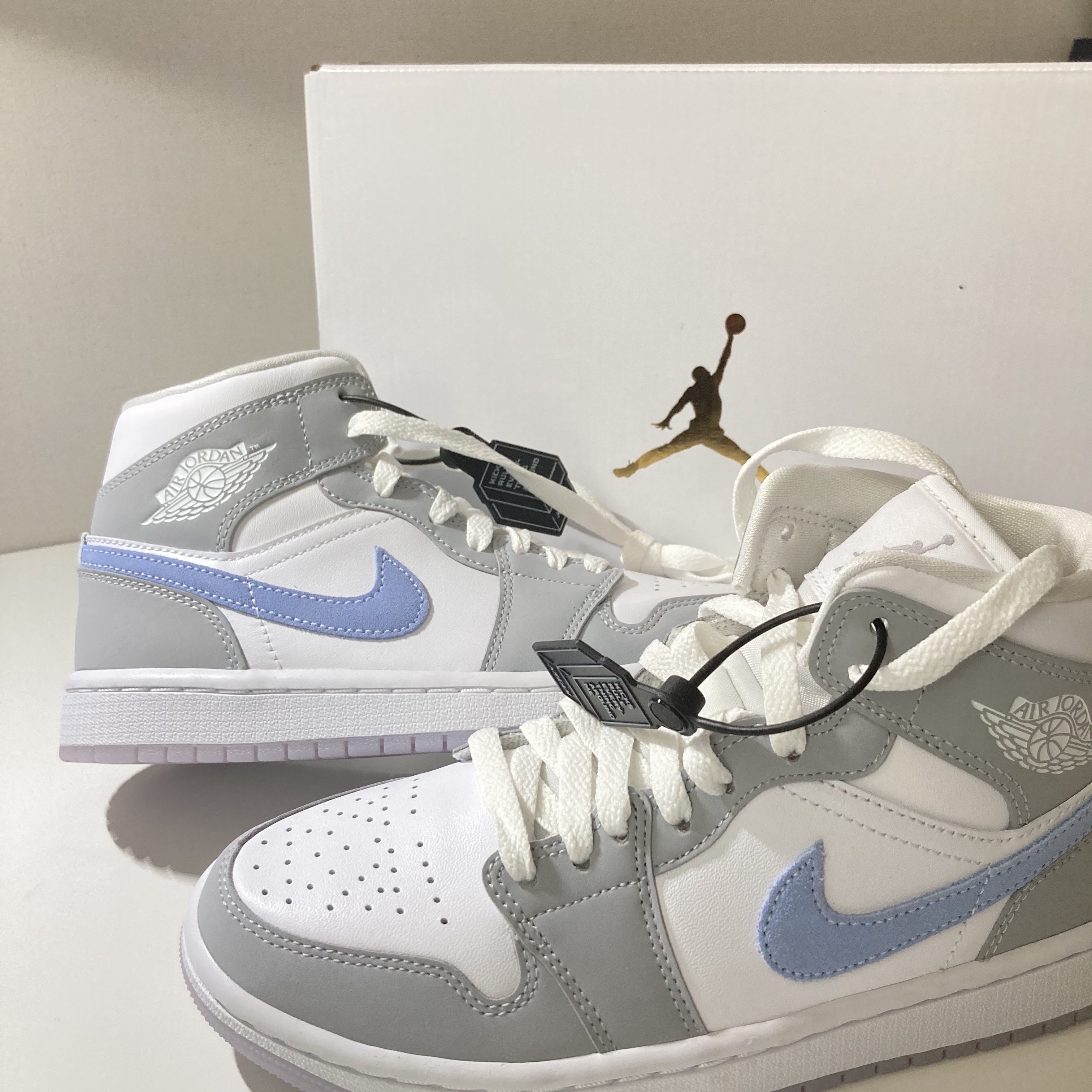 (W) Jordan 1 Mid Wolf Grey 착용 스타일 - 1