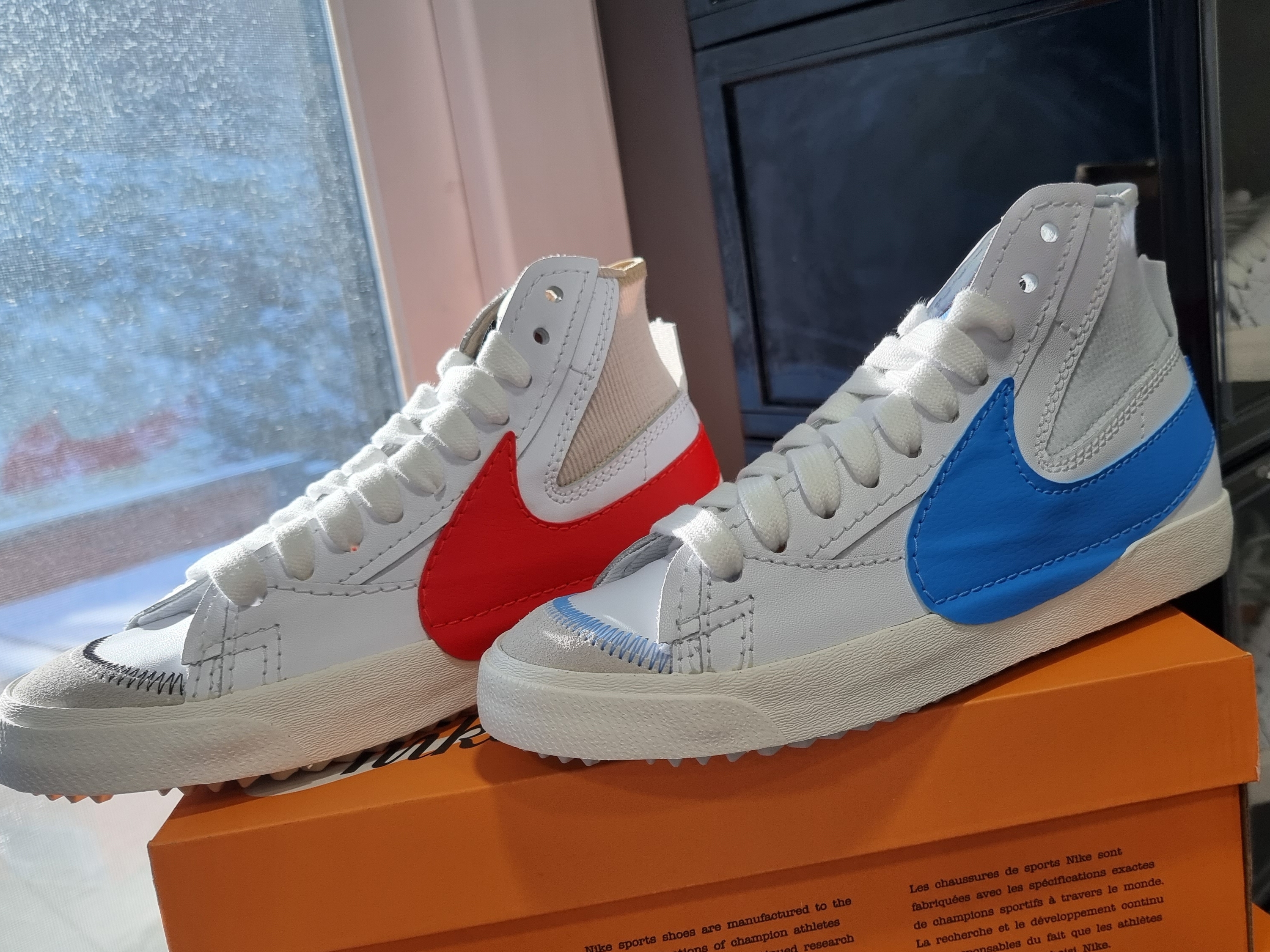 Nike Blazer Mid '77 Jumbo White University Blue, Nike Blazer Mid '77 Jumbo White Habanero Red 착용 스타일