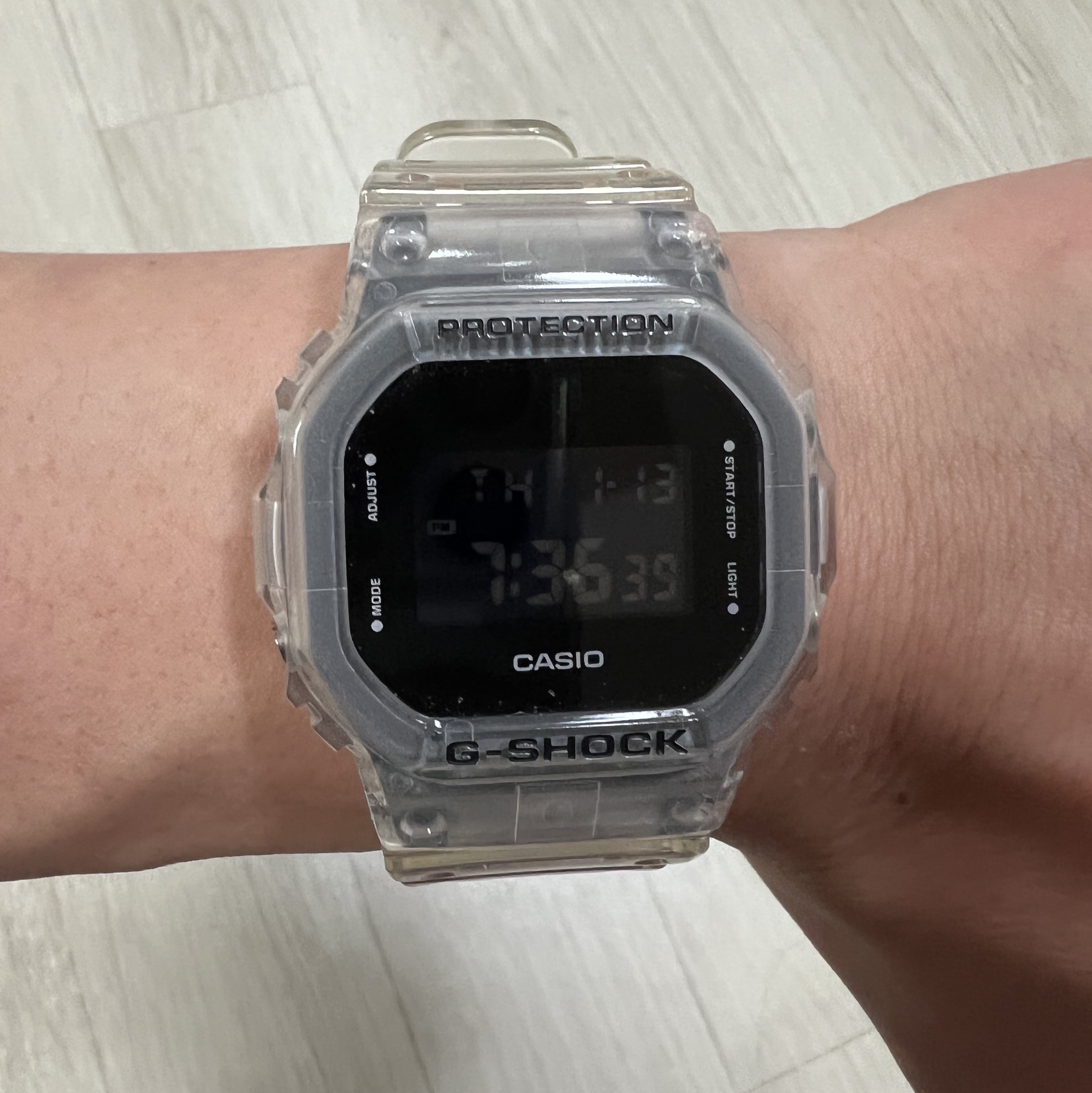 Casio G-Shock GA-2100SKE-7A, Casio G-Shock DW-5600SKE-7 착용 스타일 - 2