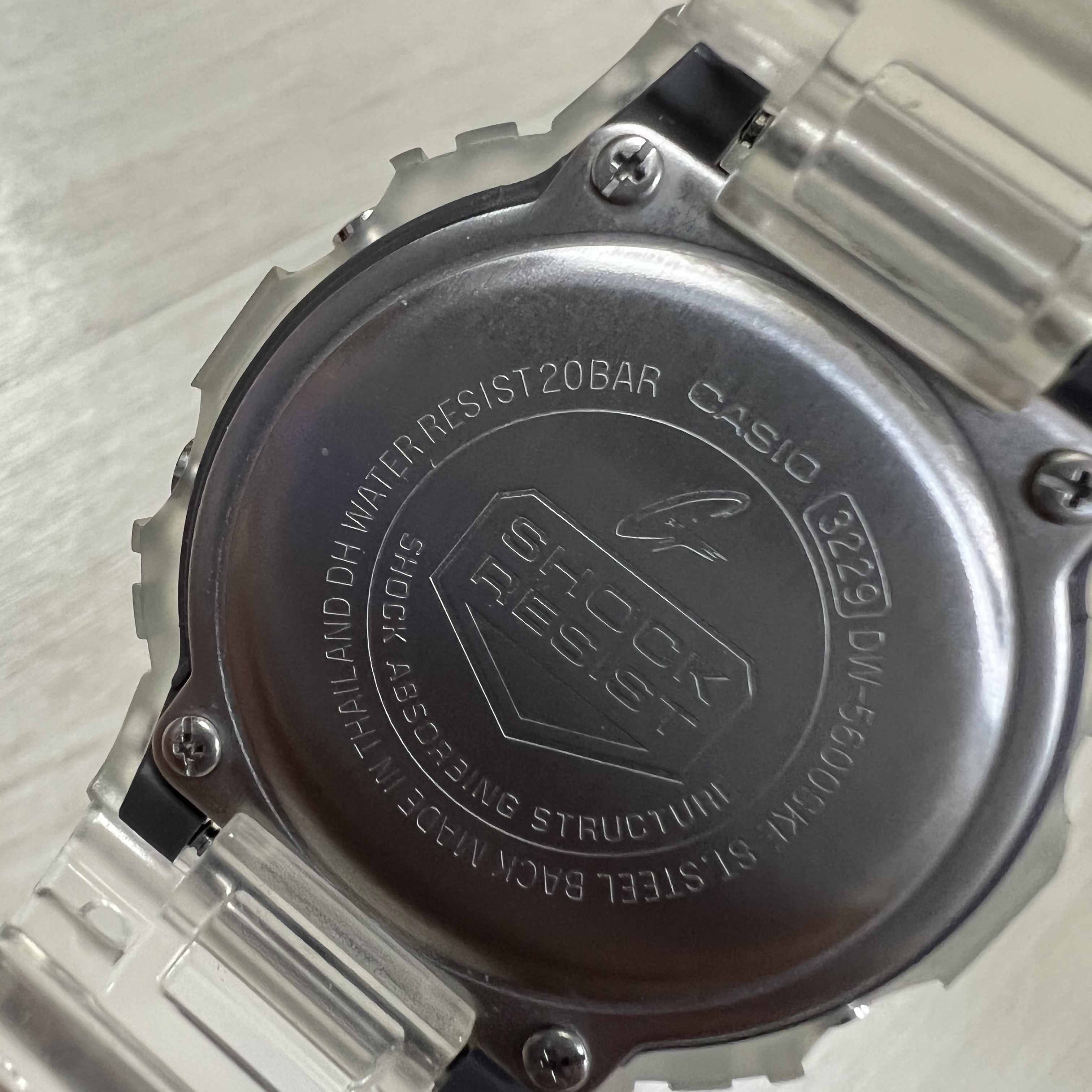 Casio G-Shock GA-2100SKE-7A, Casio G-Shock DW-5600SKE-7 착용 스타일 - 4
