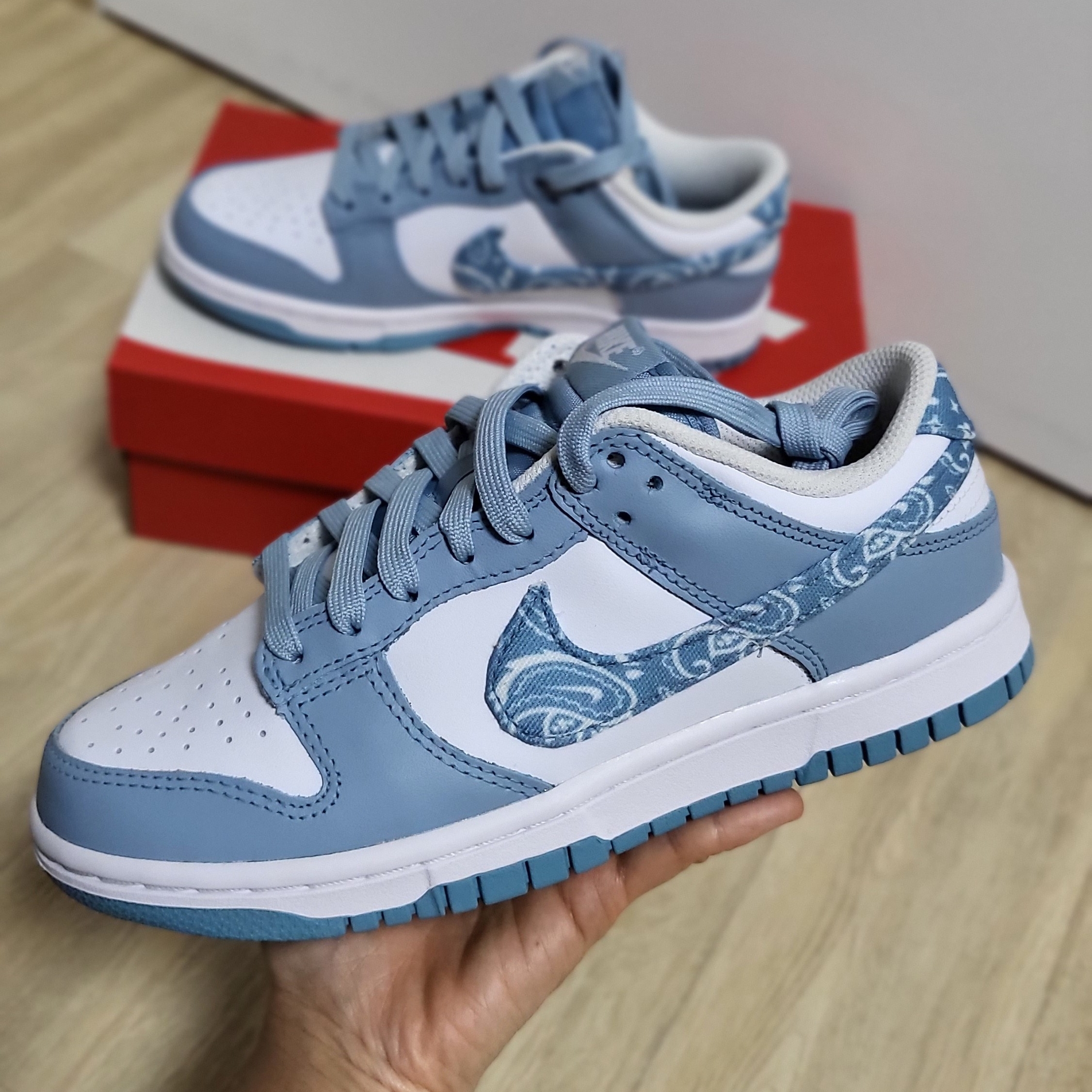(W) Nike Dunk Low Essential Blue Paisley 착용 스타일 - 2