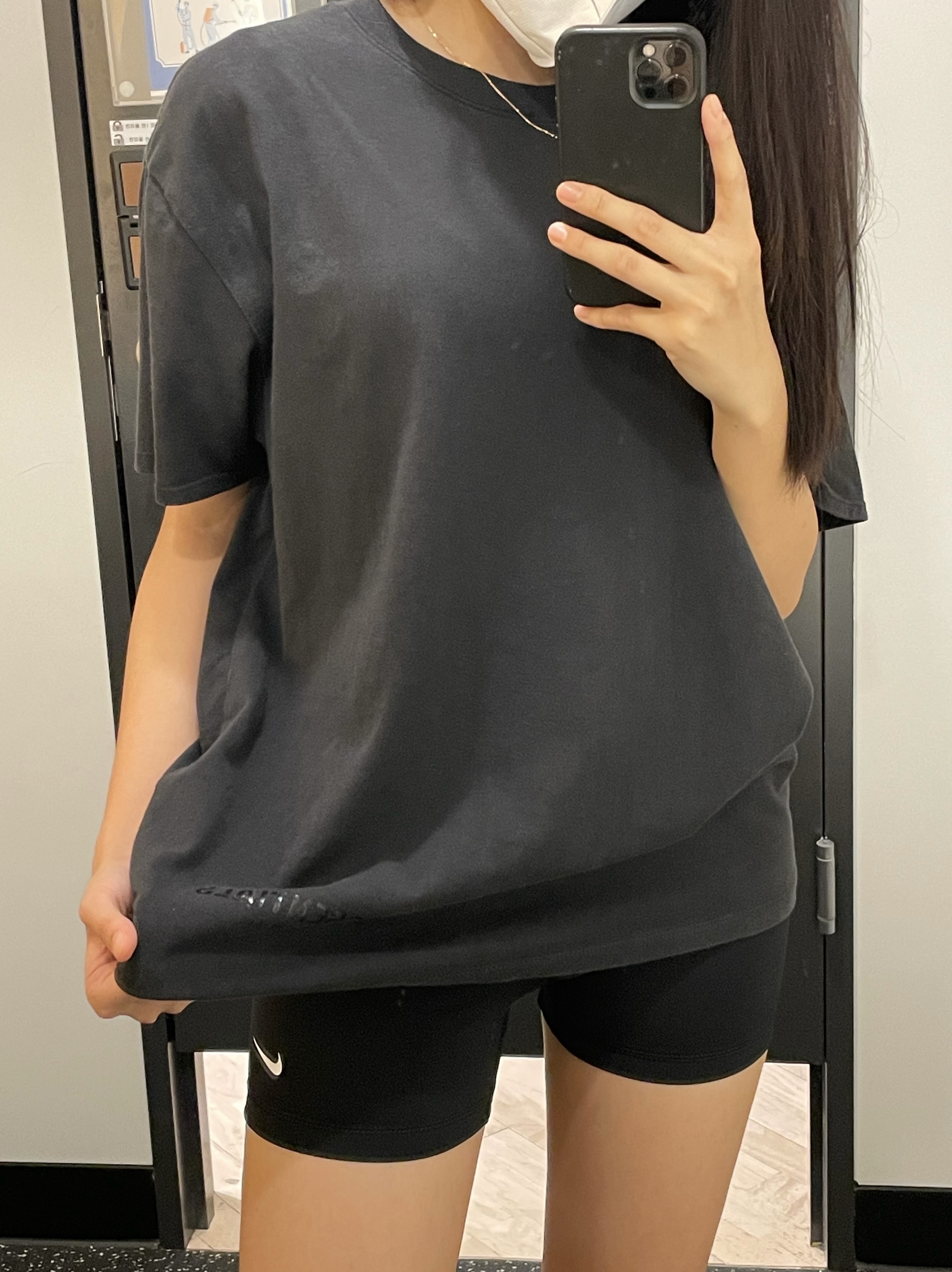 Essentials T-Shirt Black - 21SS, Adidas Yeezy Boost 700 Wave Runner Solid Grey 2017/2019 착용 스타일 - 1