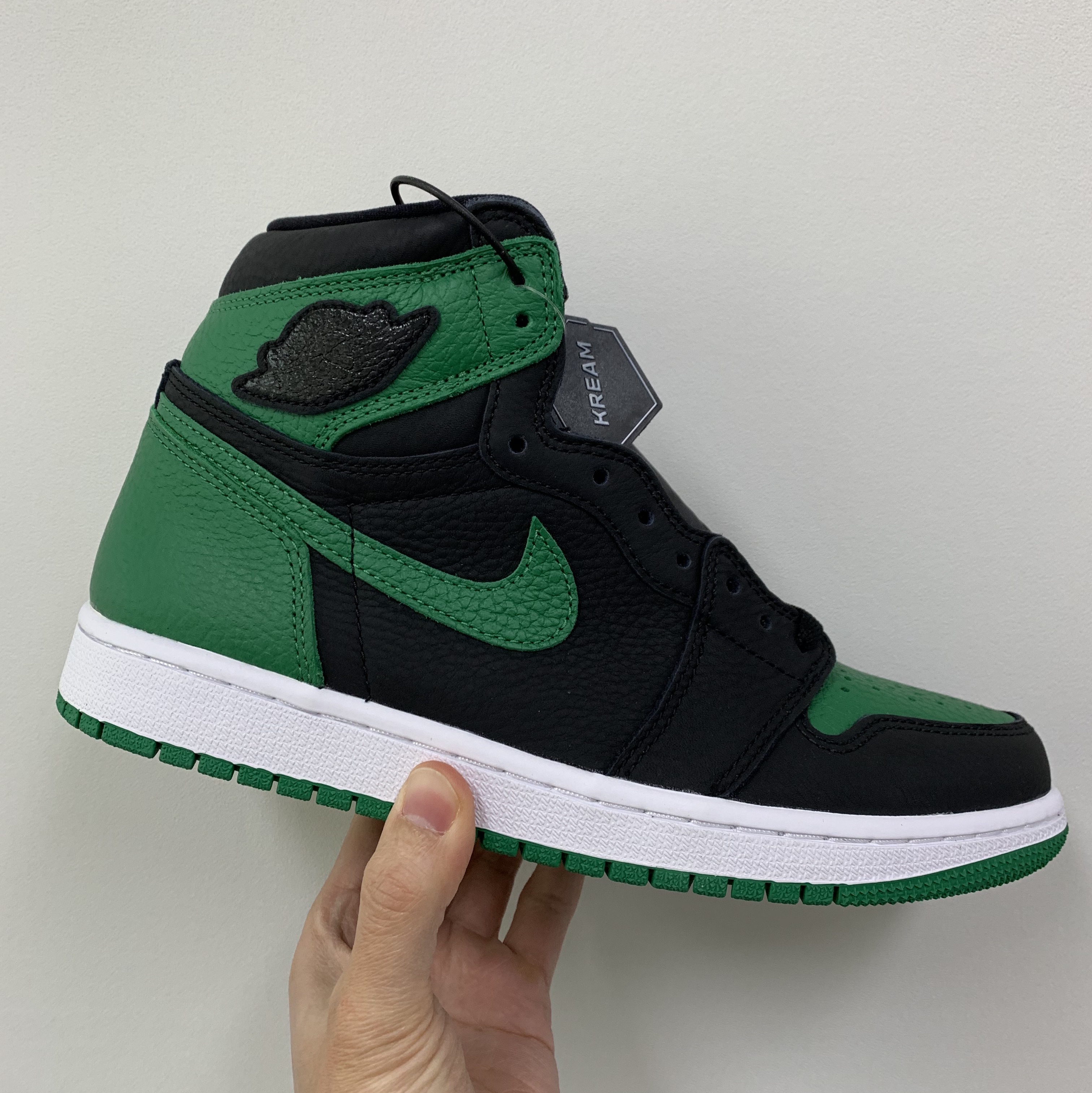 Jordan 1 Retro High OG Pine Green Black 착용 스타일 - 2