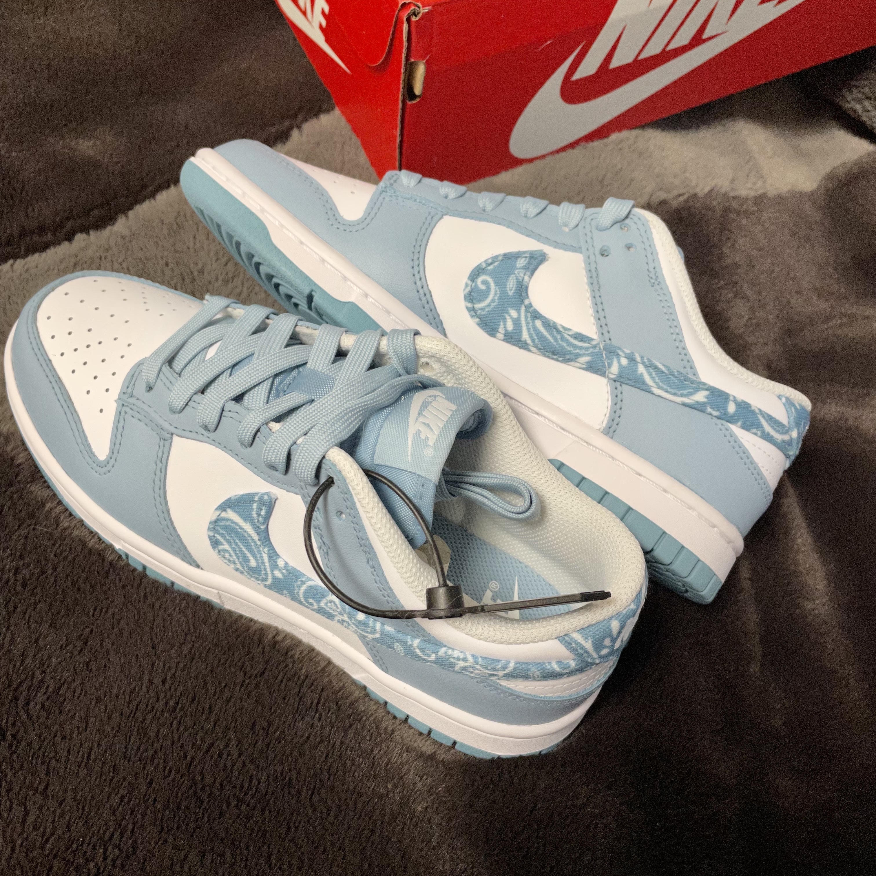 (W) Nike Dunk Low Essential Blue Paisley 착용 스타일