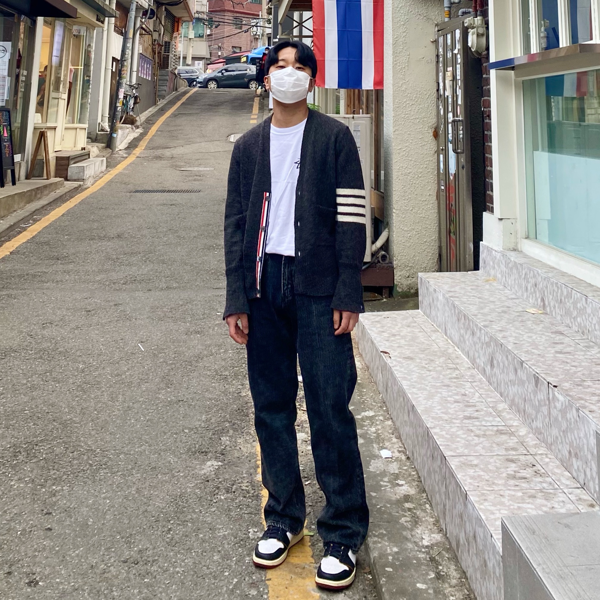Thom Browne Shetland 4-Bar Classic Cardigan Dark Grey, Stussy x Our Legacy Surfman T-Shirt White - 21SS 착용 스타일
