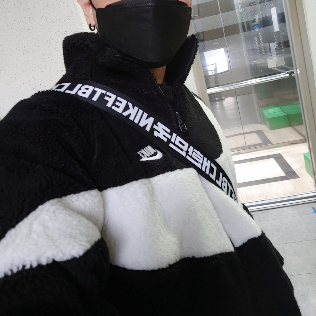 Nike Big Swoosh Full Zip Jacket Black Sail, Nike Air Force 1 '07 Low Triple Black 착용 스타일 - 1