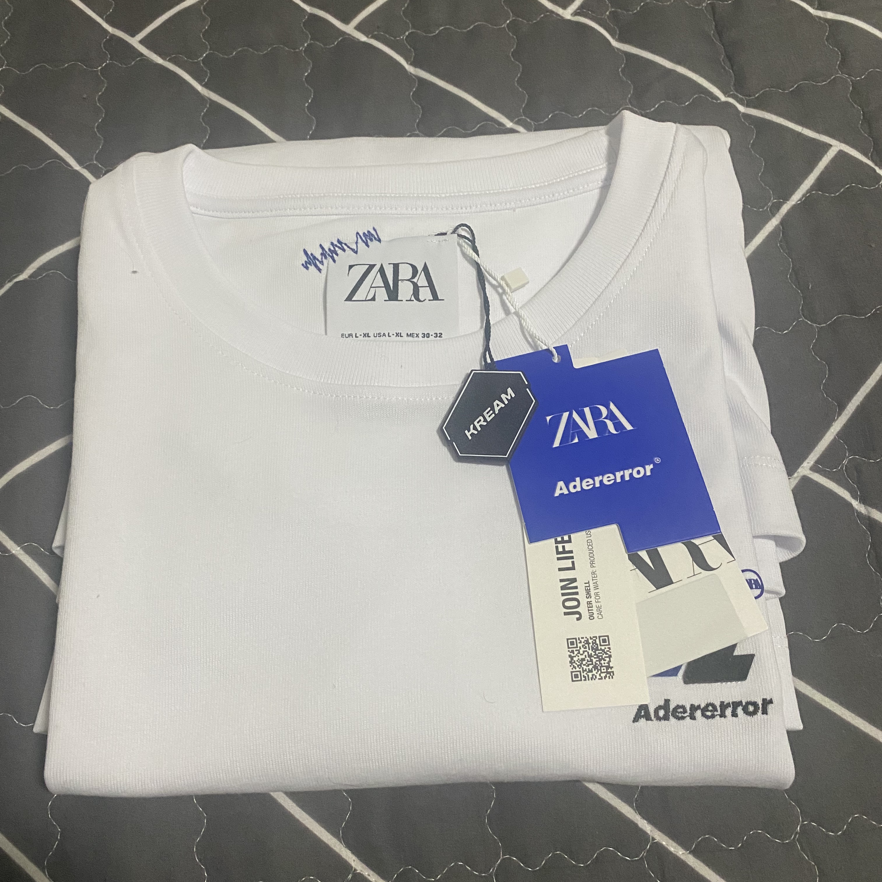 Zara x Ader Error Premium Cotton Long Sleeve T-Shirt White 착용 스타일 - 1