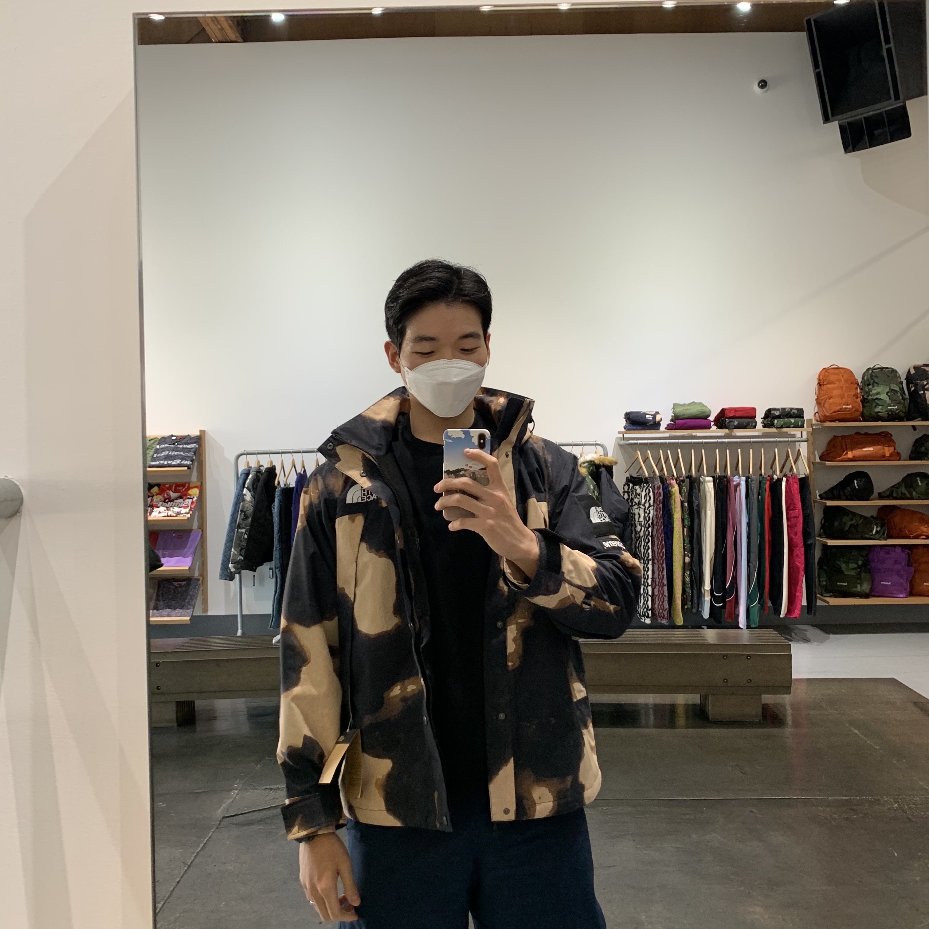 Supreme x The North Face Bleached Denim Print Mountain Jacket Black - 21FW 착용 스타일