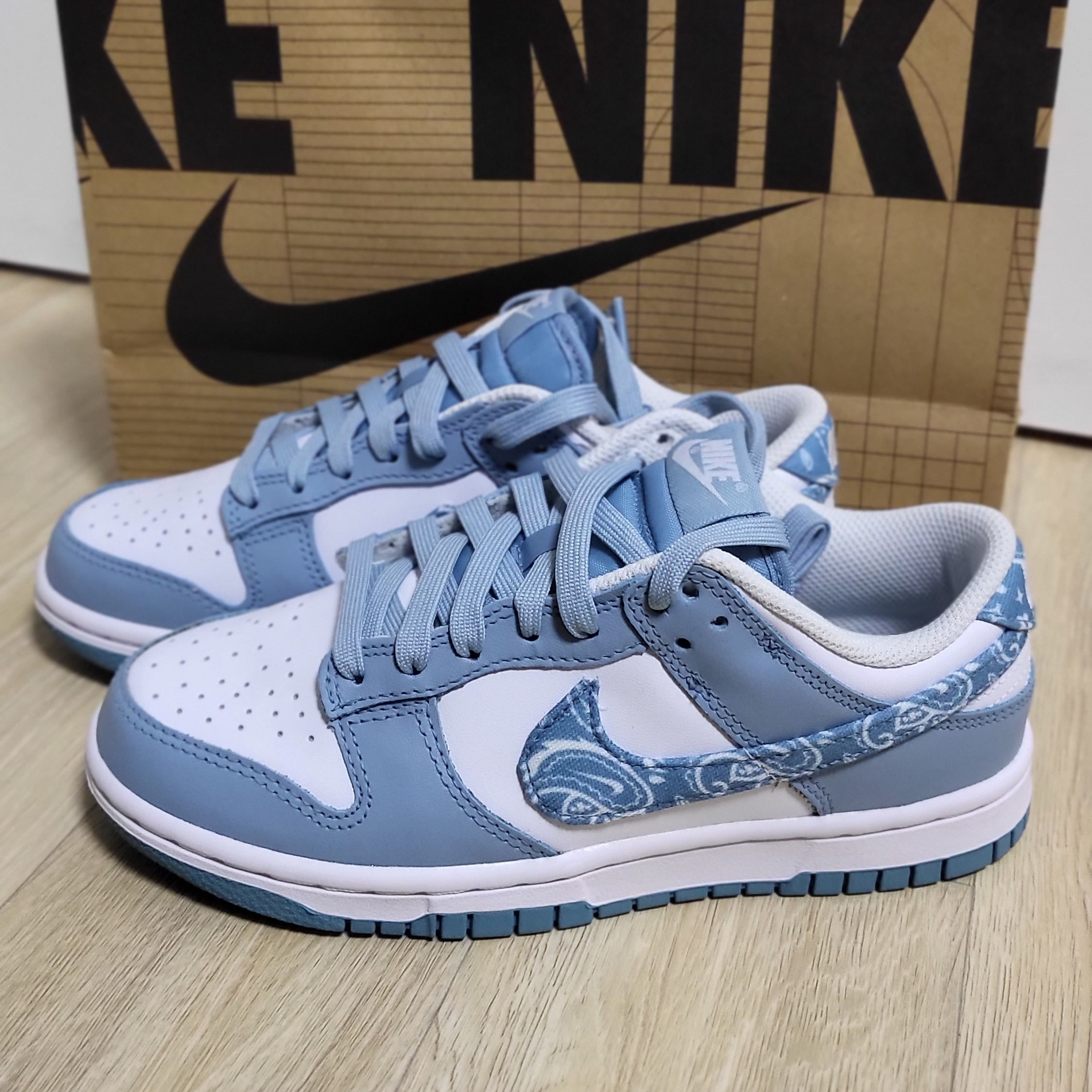 (W) Nike Dunk Low Essential Blue Paisley 착용 스타일 - 1