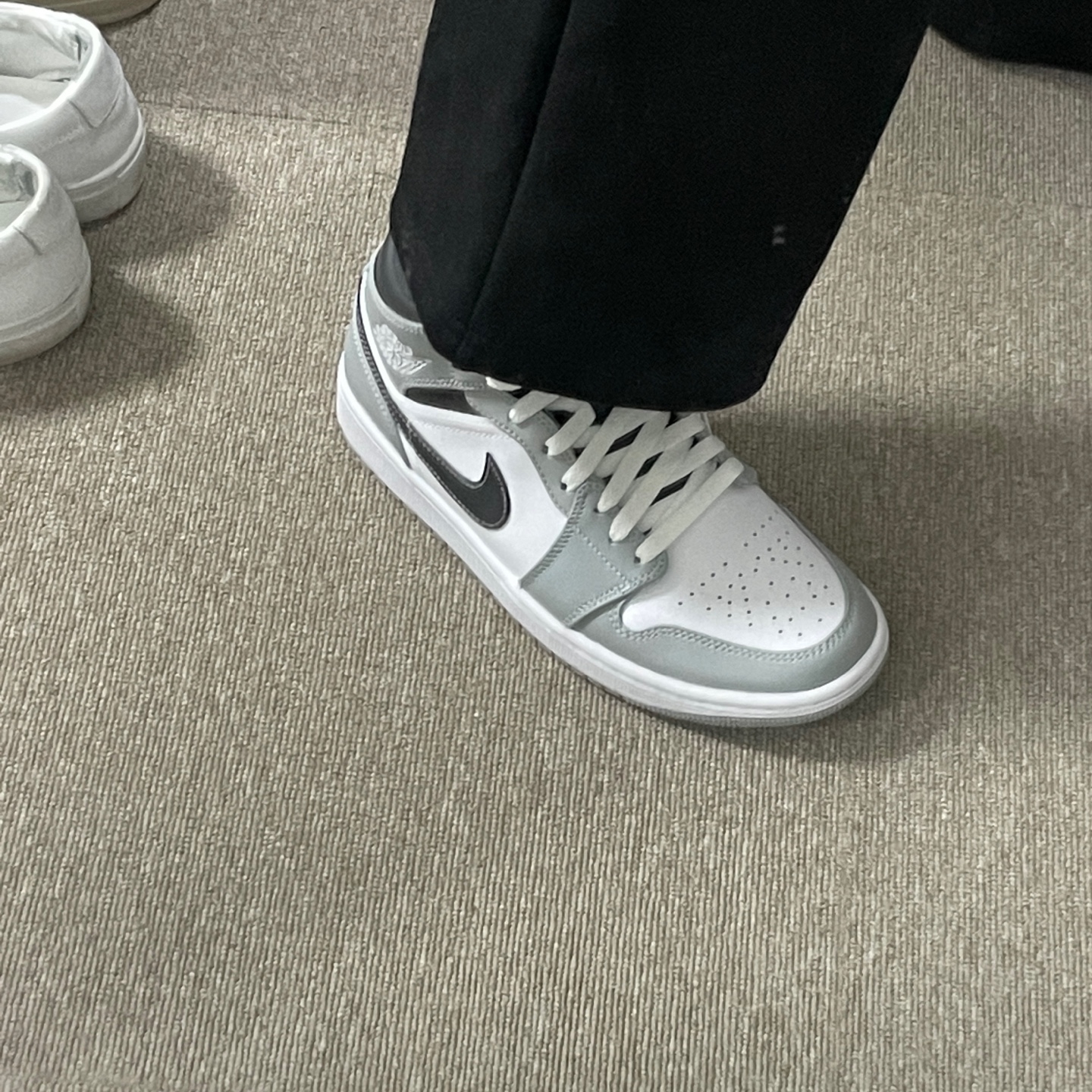 Jordan 1 Mid Light Smoke Grey Anthracite 착용 스타일