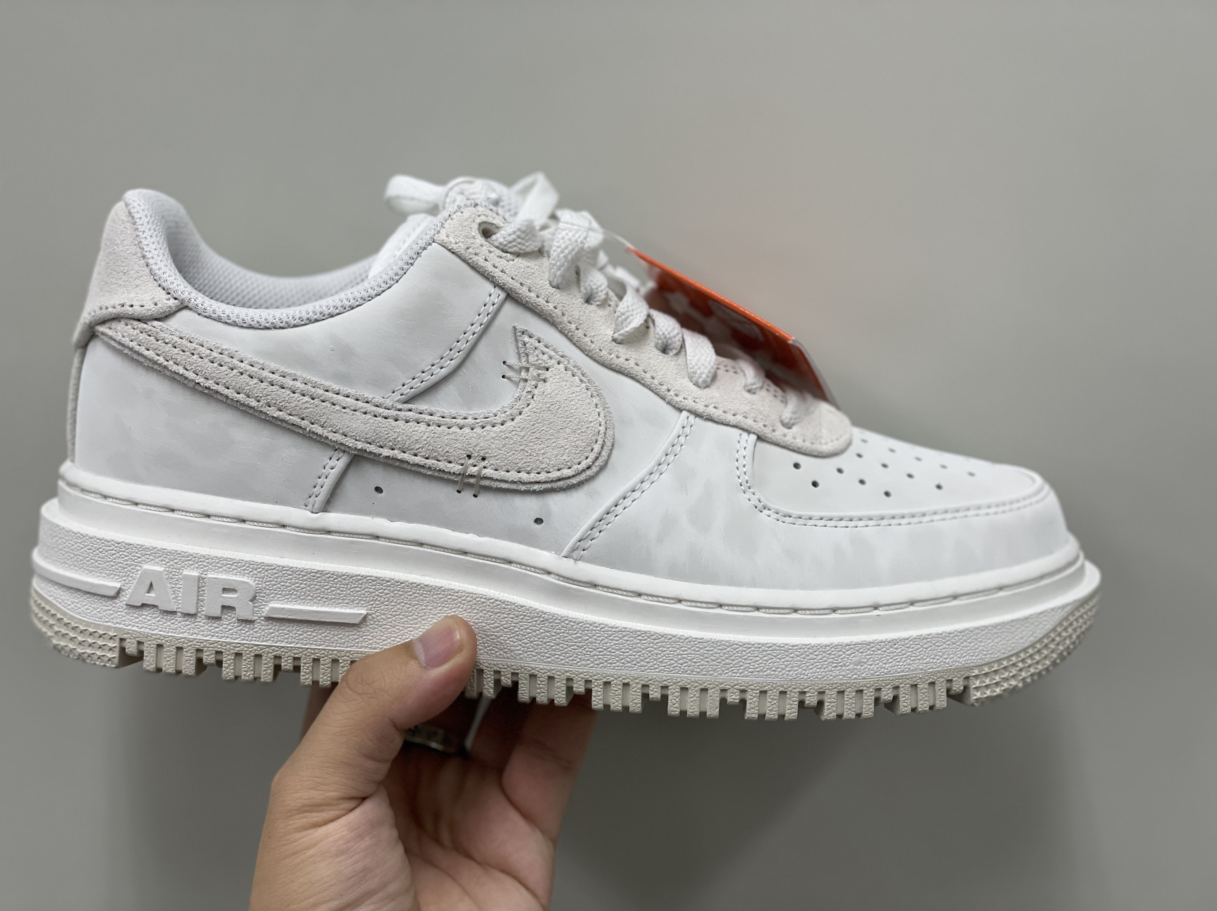 Nike Air Force 1 Luxe Summit White 착용 스타일
