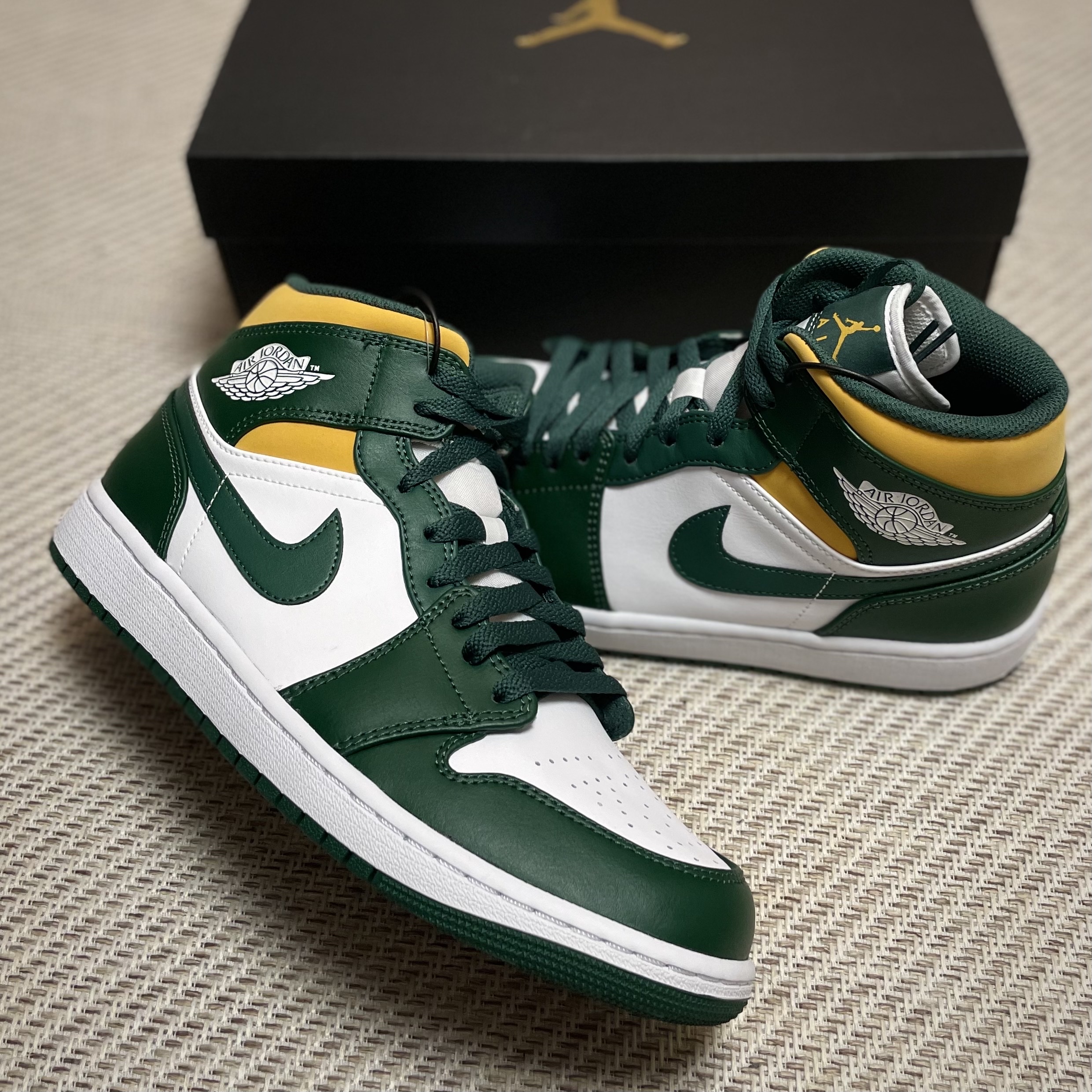 Jordan 1 Mid Sonics 2021 착용 스타일 - 1