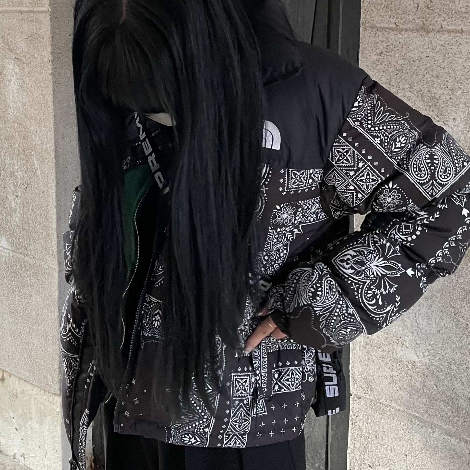 The North Face 1996 Novelty Nuptse Jacket Real Black - 21FW, Supreme Shoulder Bag Black - 18SS 착용 스타일 - 1